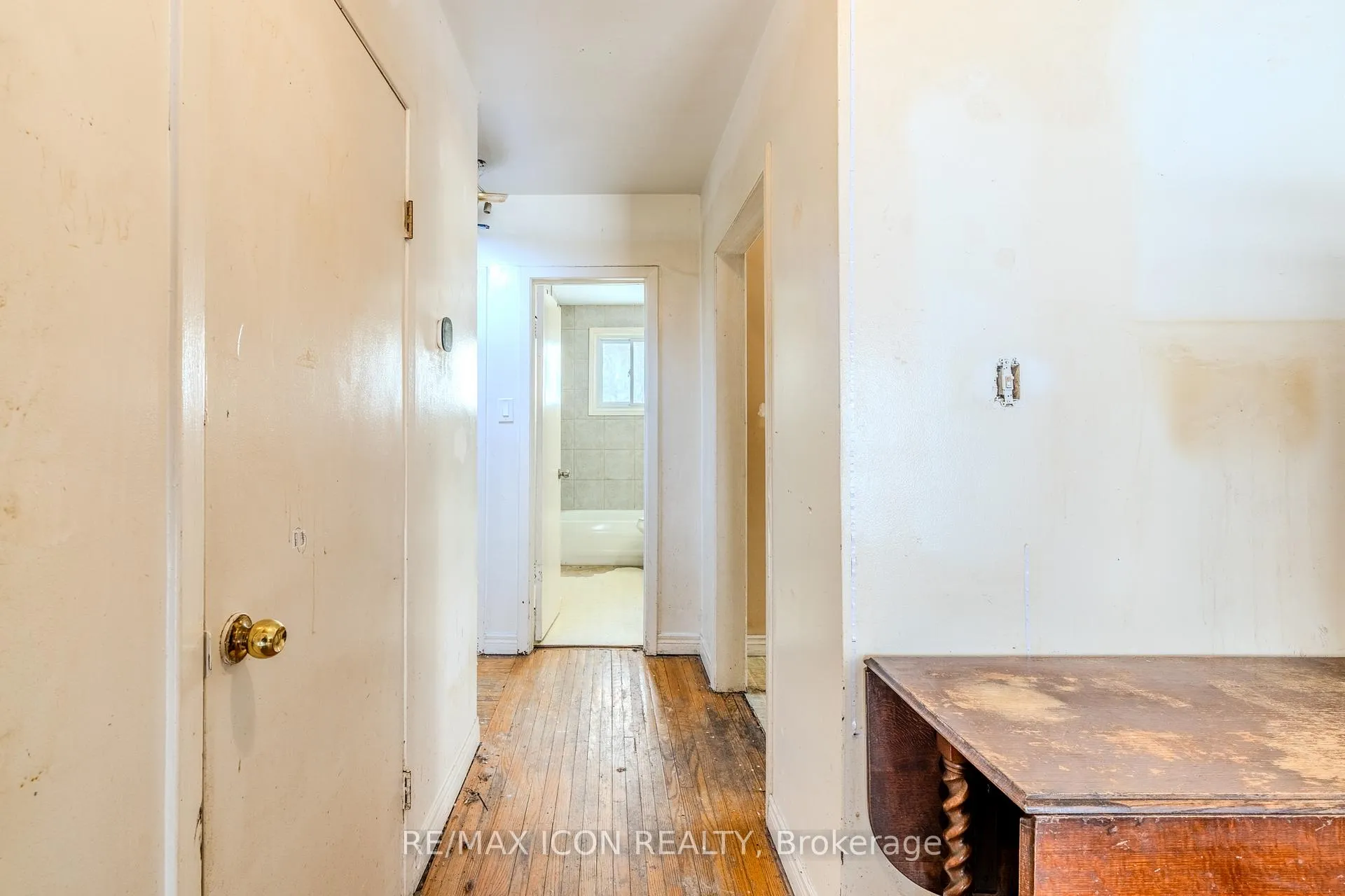 Photo 2 of 263 Fergus Avenue, Kitchener — HOMEH
