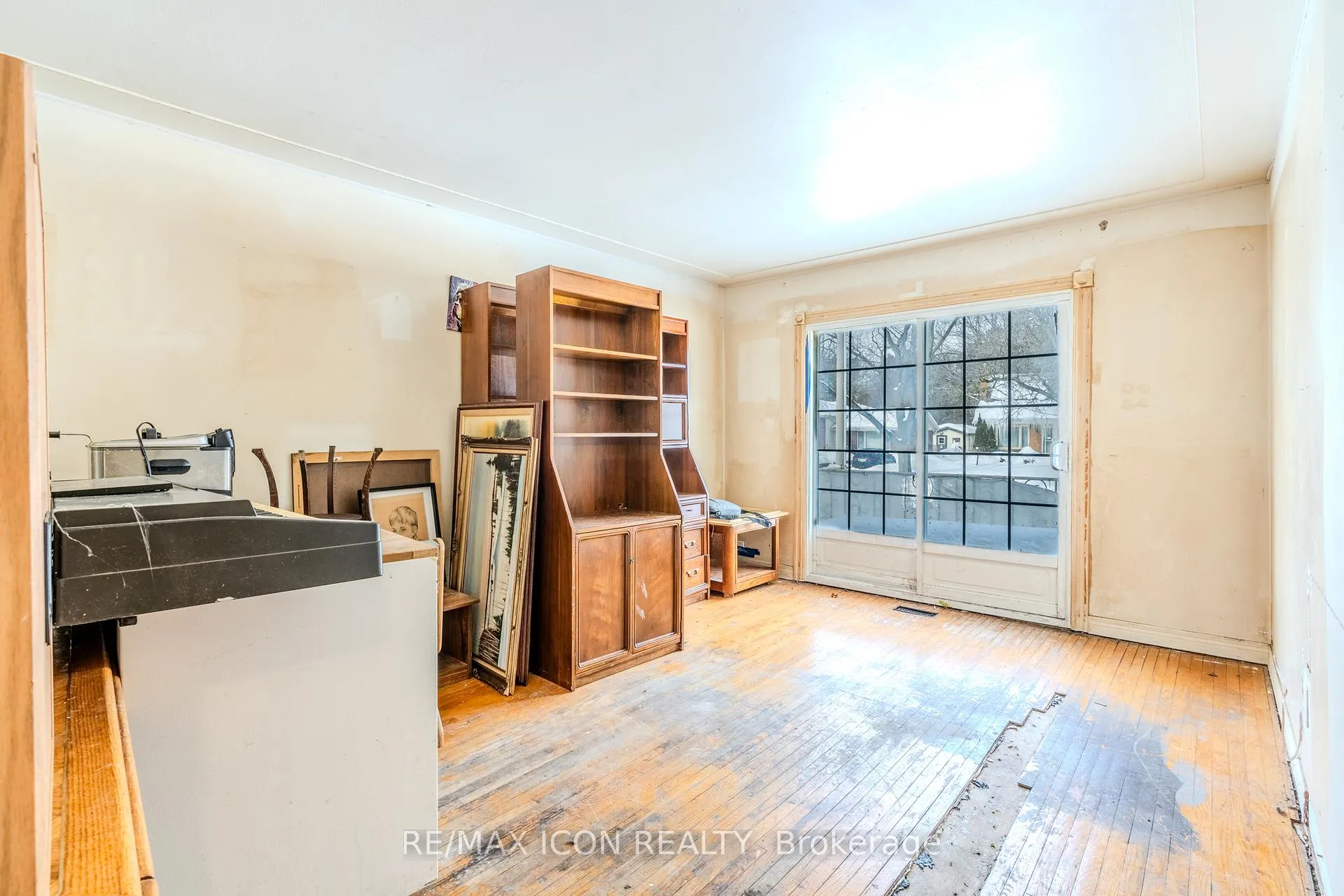 Photo 3 of 263 Fergus Avenue, Kitchener — HOMEH
