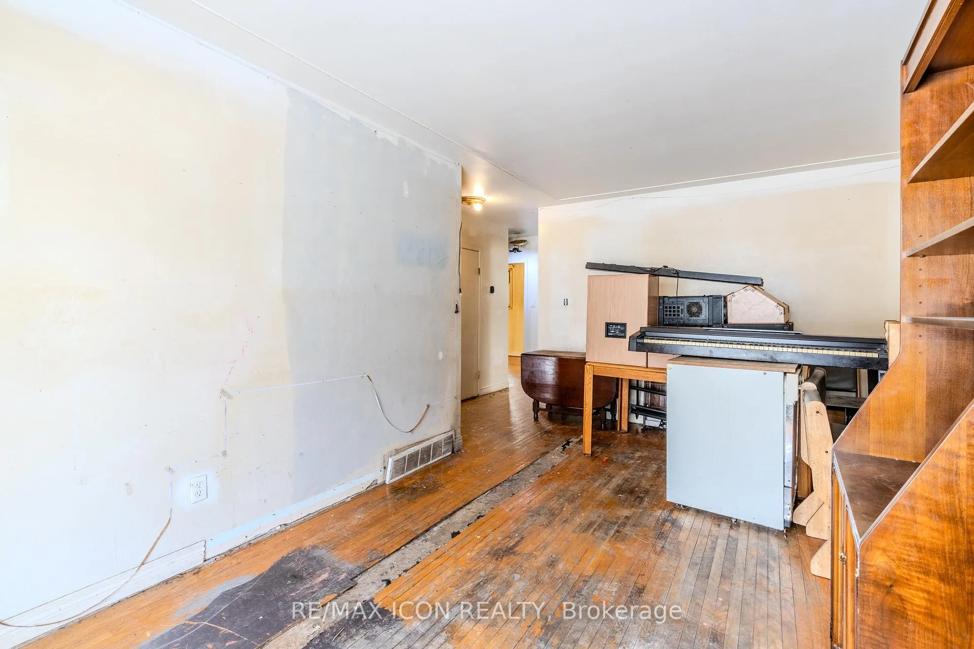 Photo 4 of 263 Fergus Avenue, Kitchener — HOMEH