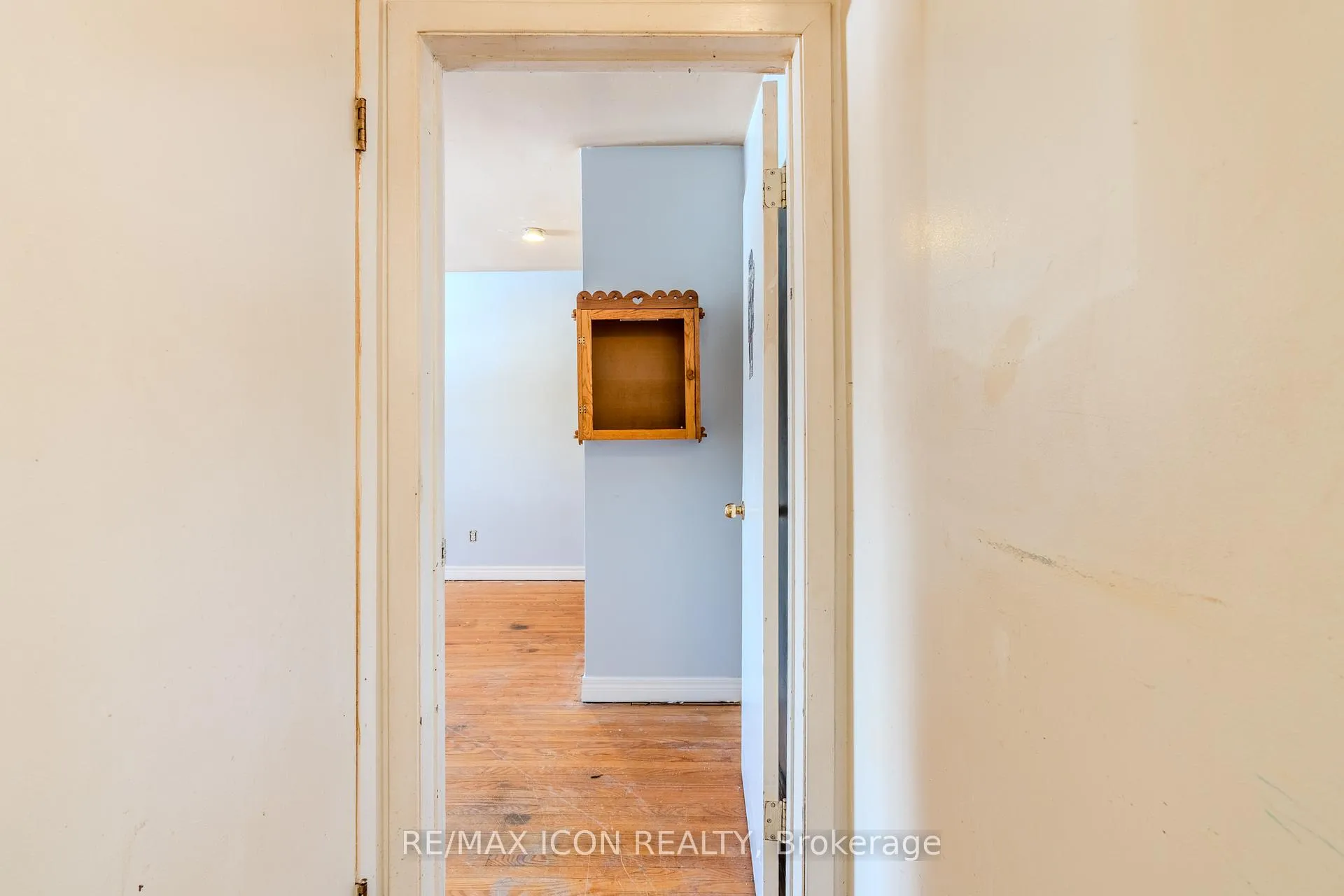 Photo 5 of 263 Fergus Avenue, Kitchener — HOMEH