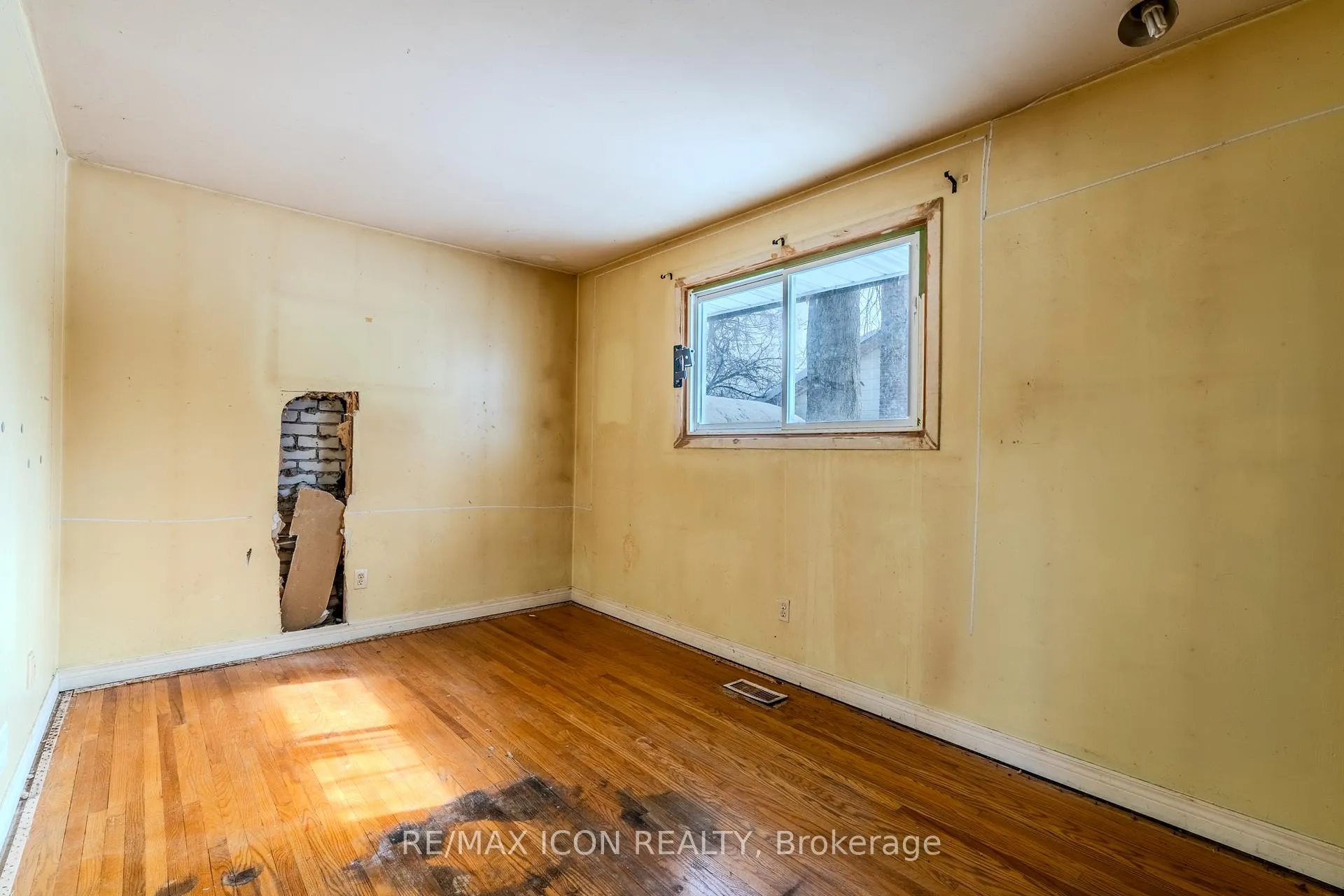 Photo 12 of 263 Fergus Avenue, Kitchener — HOMEH