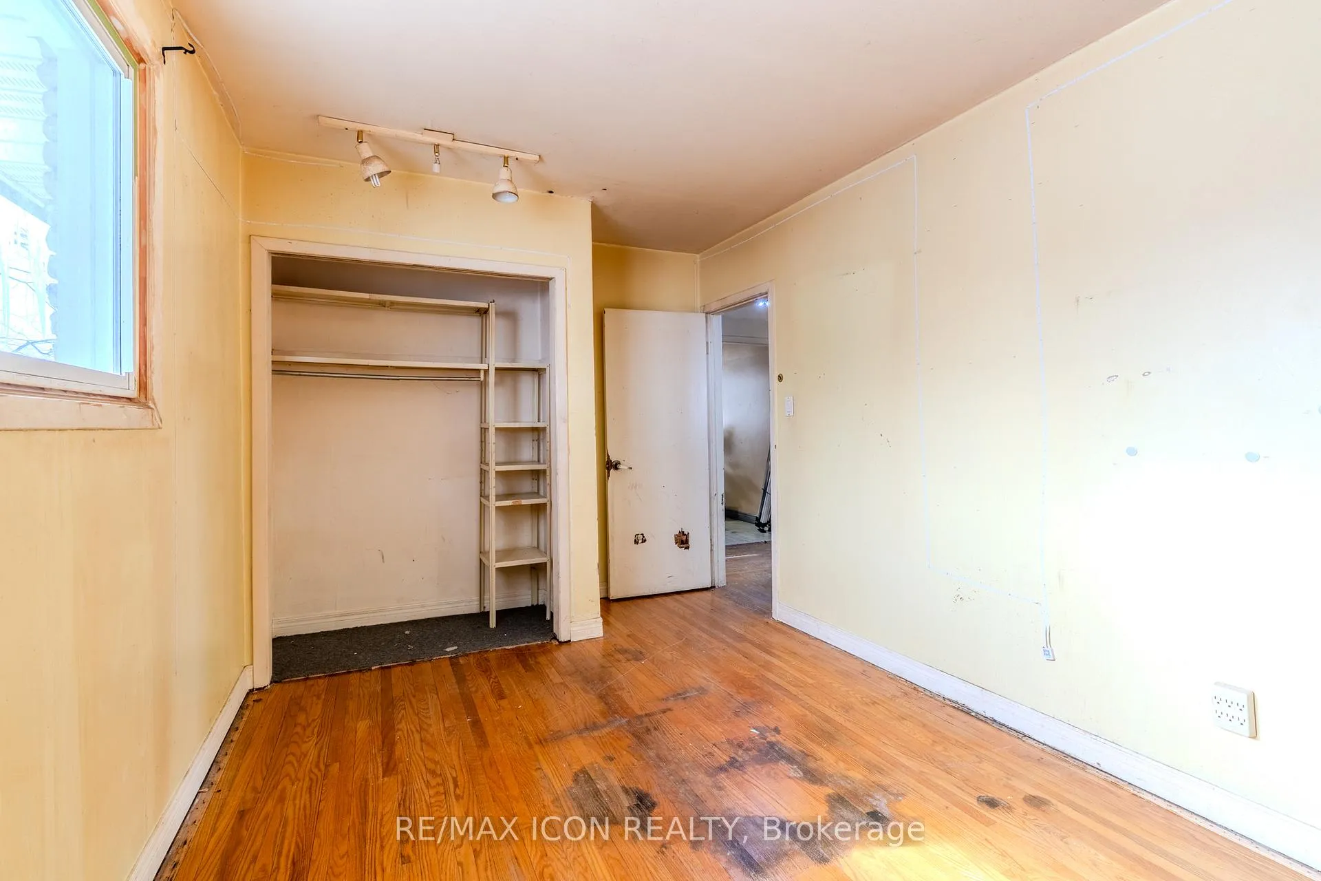 Photo 13 of 263 Fergus Avenue, Kitchener — HOMEH