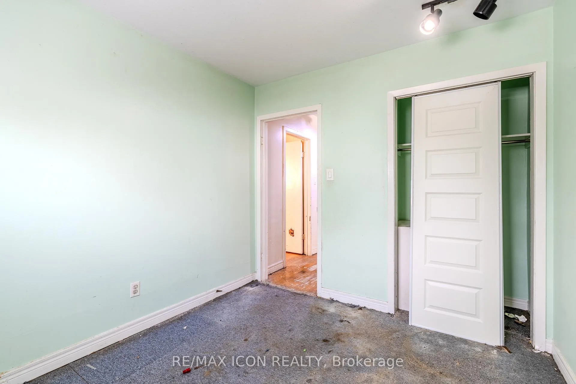 Photo 15 of 263 Fergus Avenue, Kitchener — HOMEH