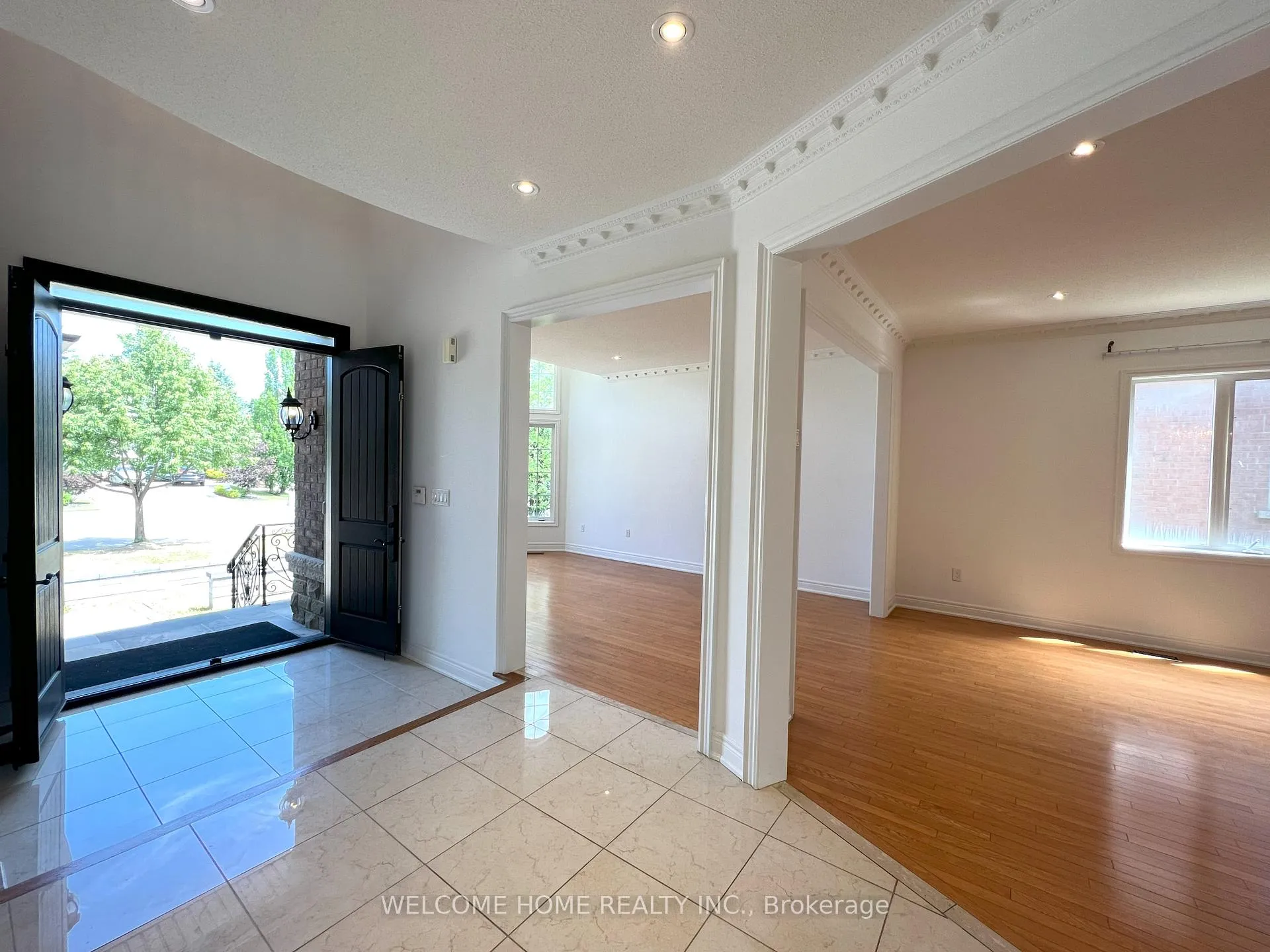 Photo 4 of 198 Treelawn Boulevard, Vaughan, Kleinburg — HOMEH