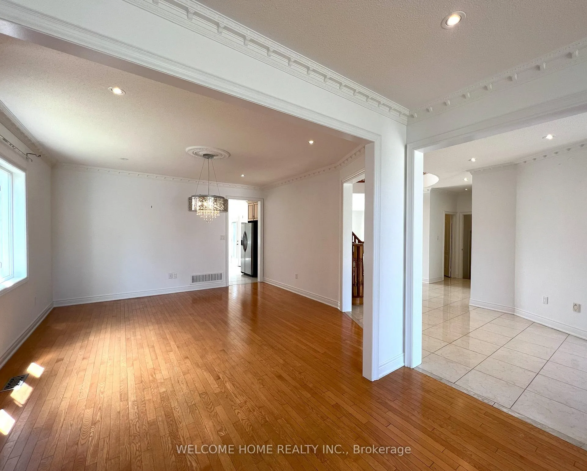 Photo 9 of 198 Treelawn Boulevard, Vaughan, Kleinburg — HOMEH