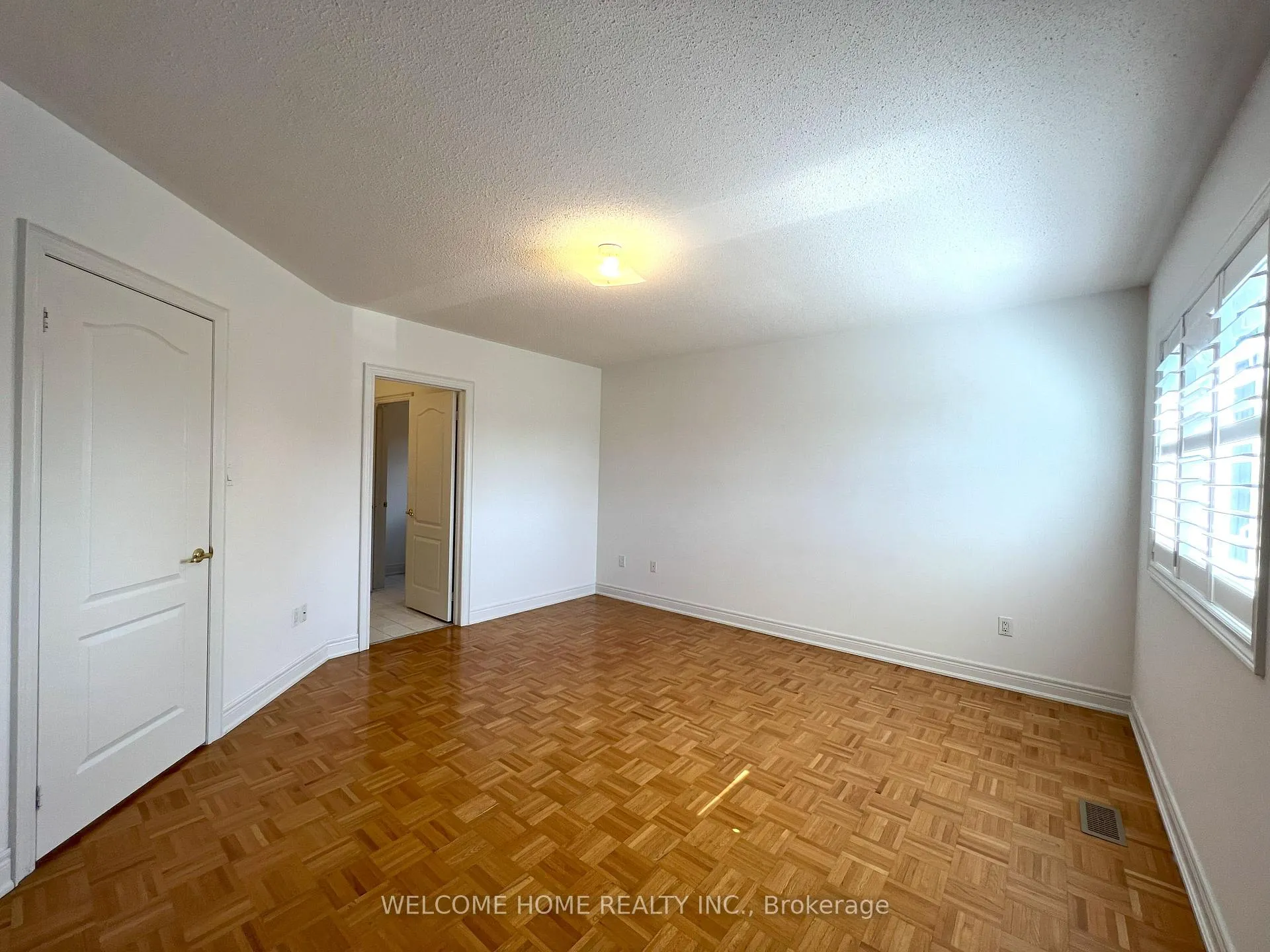 Photo 35 of 198 Treelawn Boulevard, Vaughan, Kleinburg — HOMEH