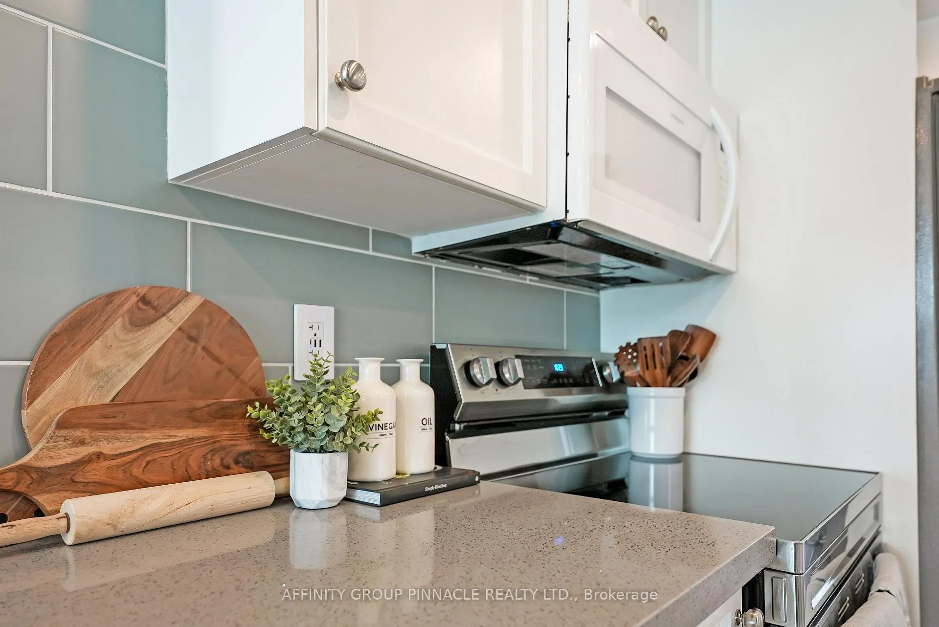 Photo 10 of 199 Marquette Avenue, Oshawa, Central — HOMEH