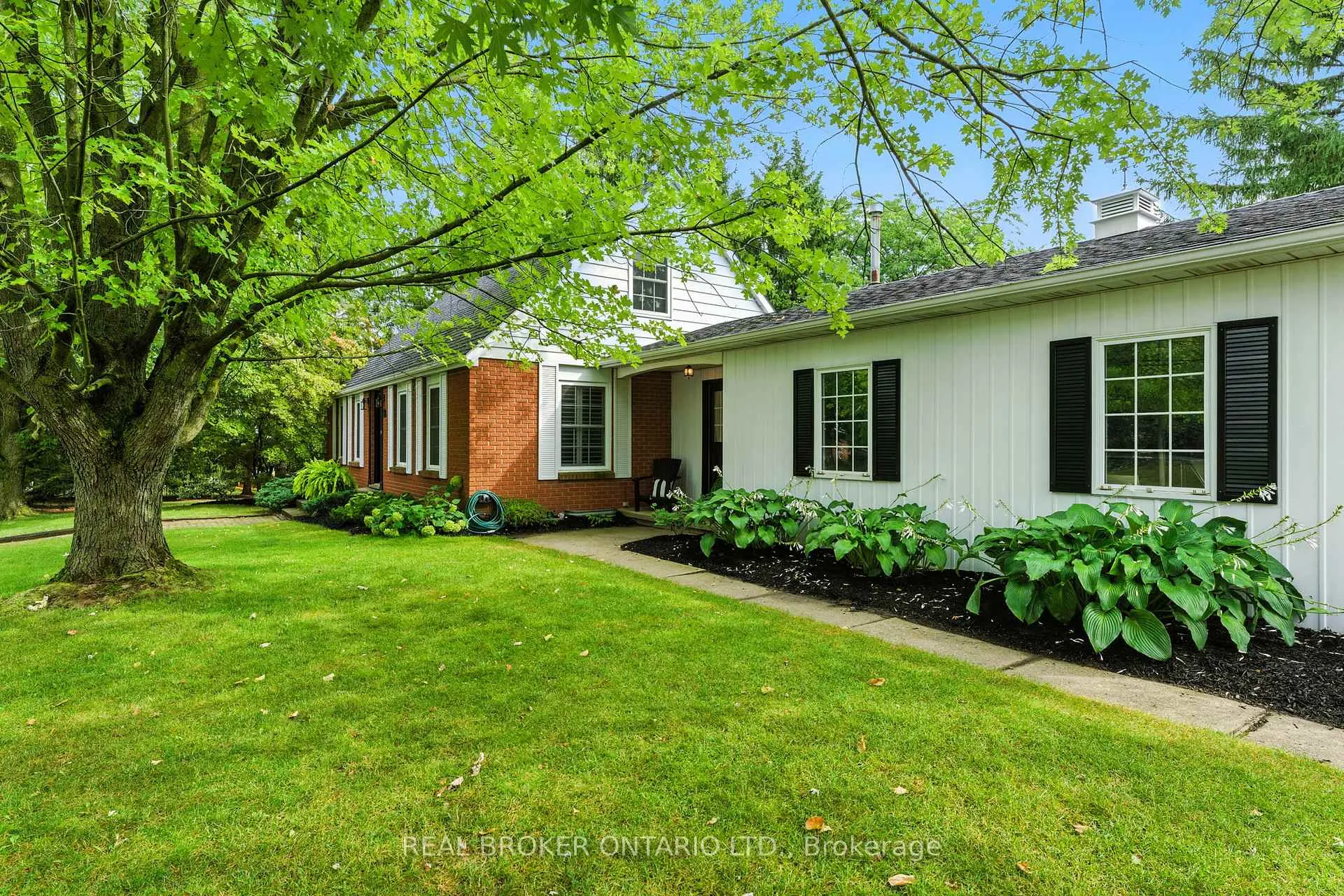 Photo 3 of 18 Isabel Drive, Brant, Brantford Twp — HOMEH