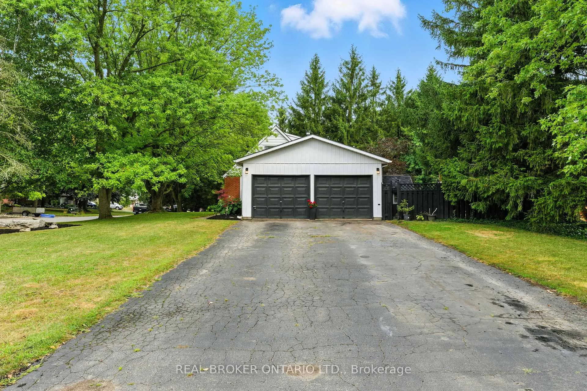 Photo 4 of 18 Isabel Drive, Brant, Brantford Twp — HOMEH