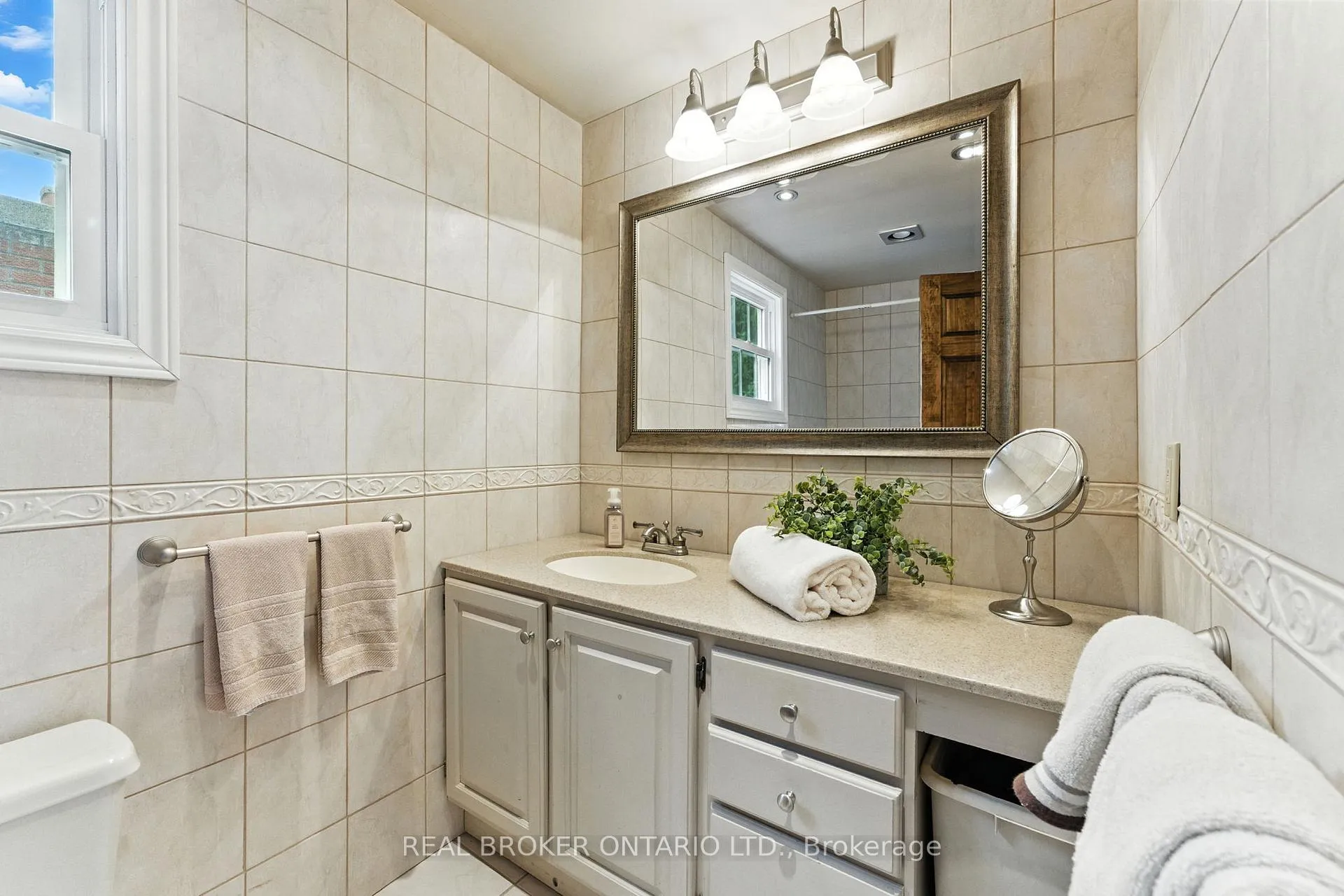 Photo 25 of 18 Isabel Drive, Brant, Brantford Twp — HOMEH
