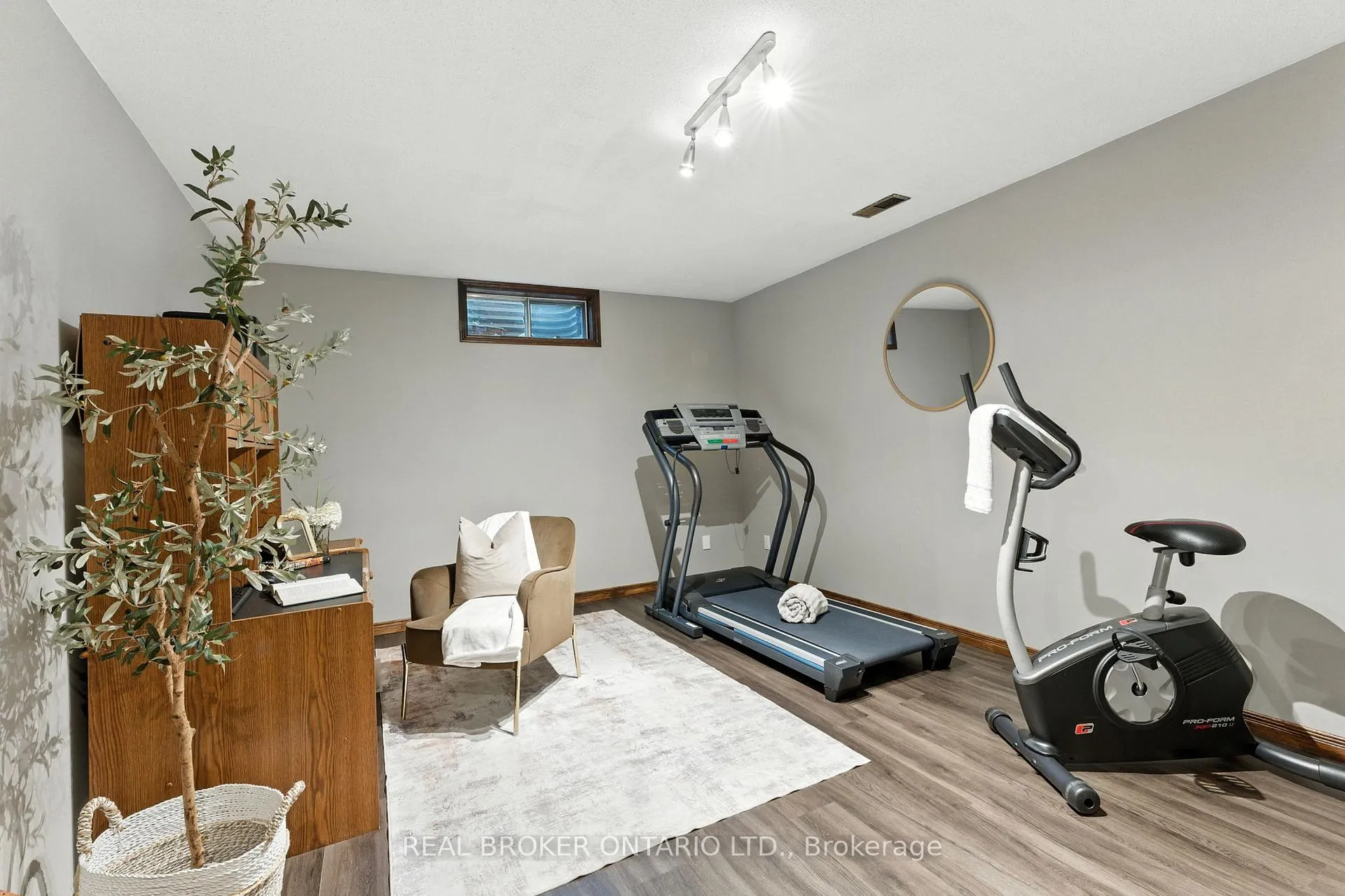 Photo 28 of 18 Isabel Drive, Brant, Brantford Twp — HOMEH