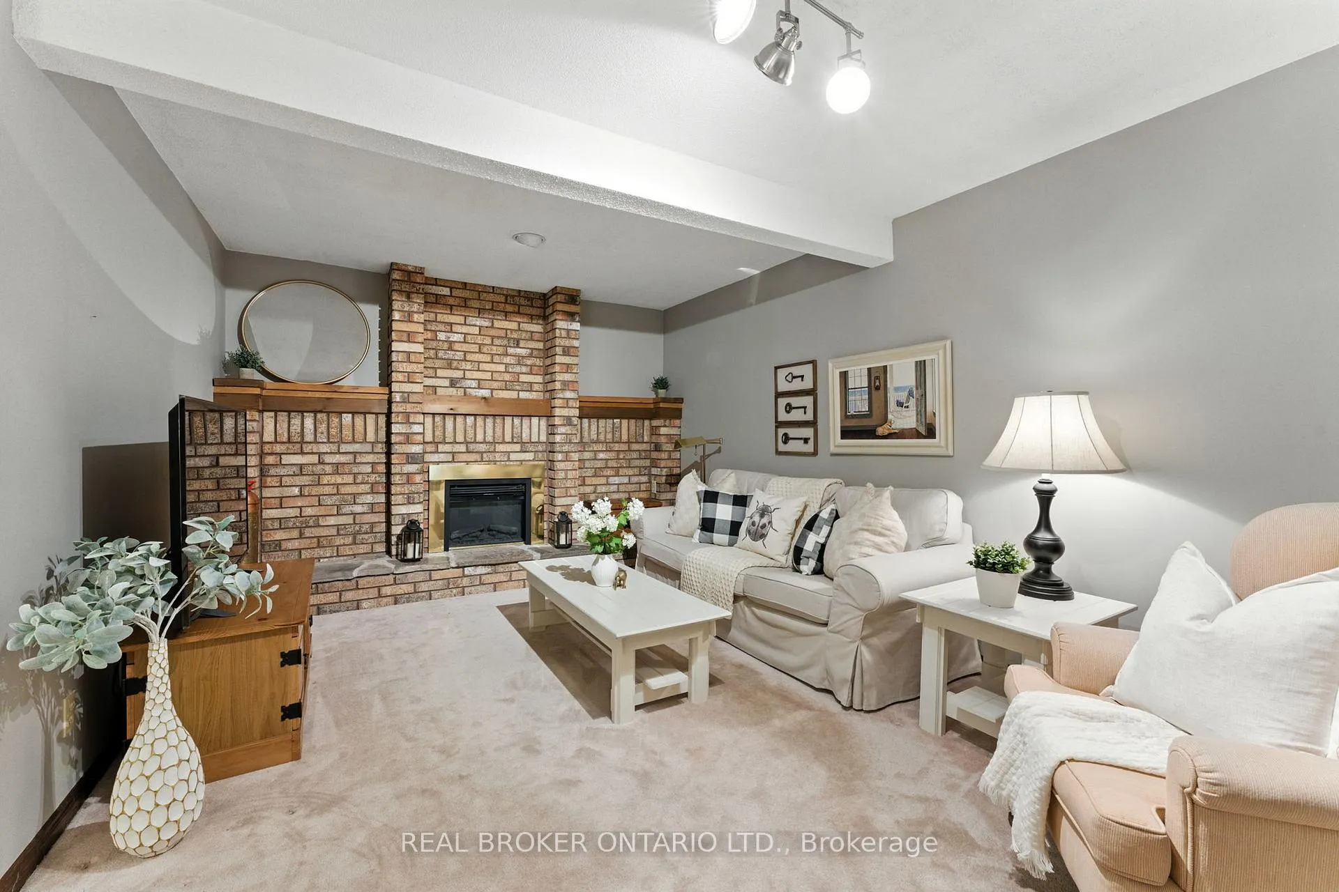 Photo 29 of 18 Isabel Drive, Brant, Brantford Twp — HOMEH