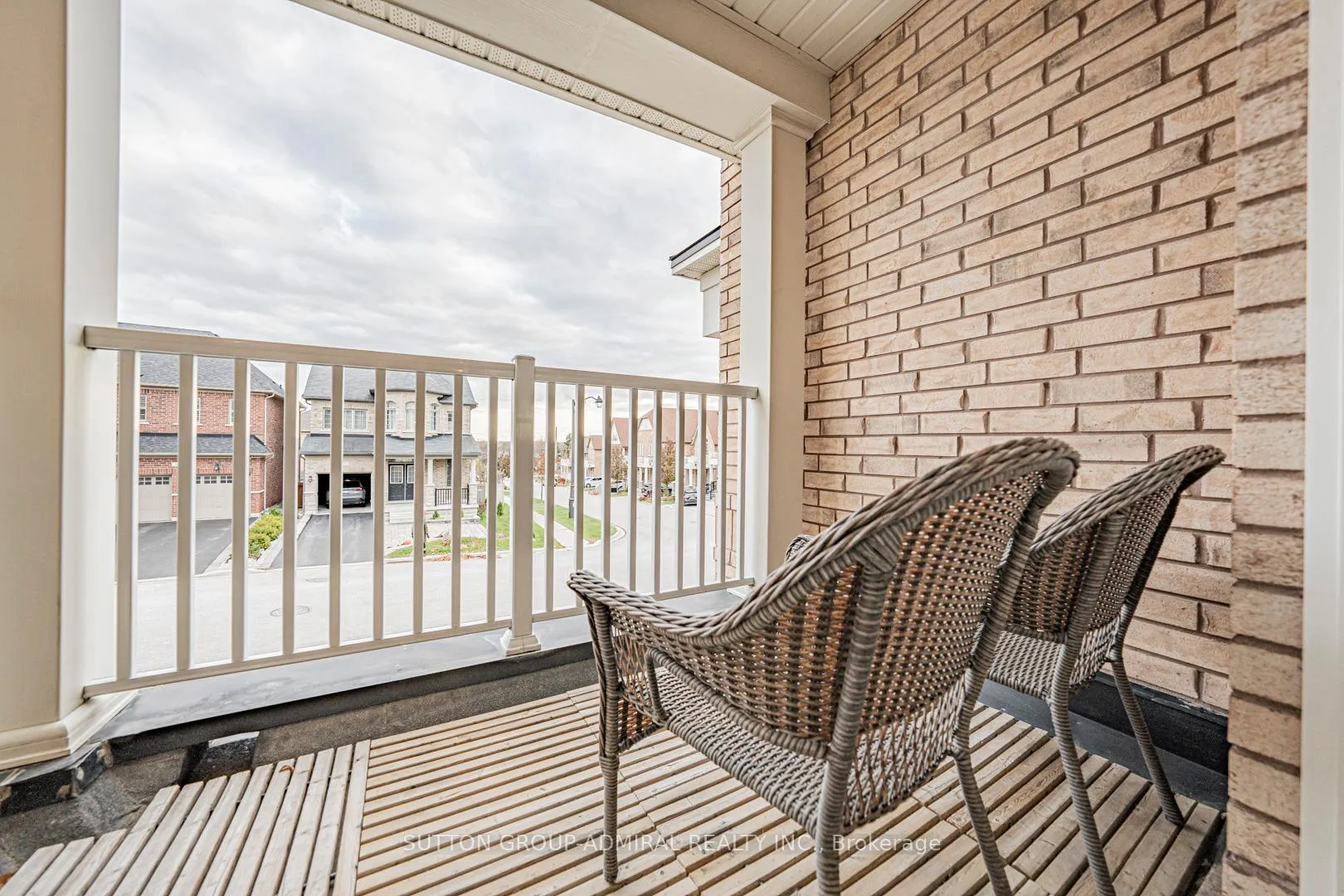 Photo 3 of 28 Manila Avenue, Markham, Berczy — HOMEH