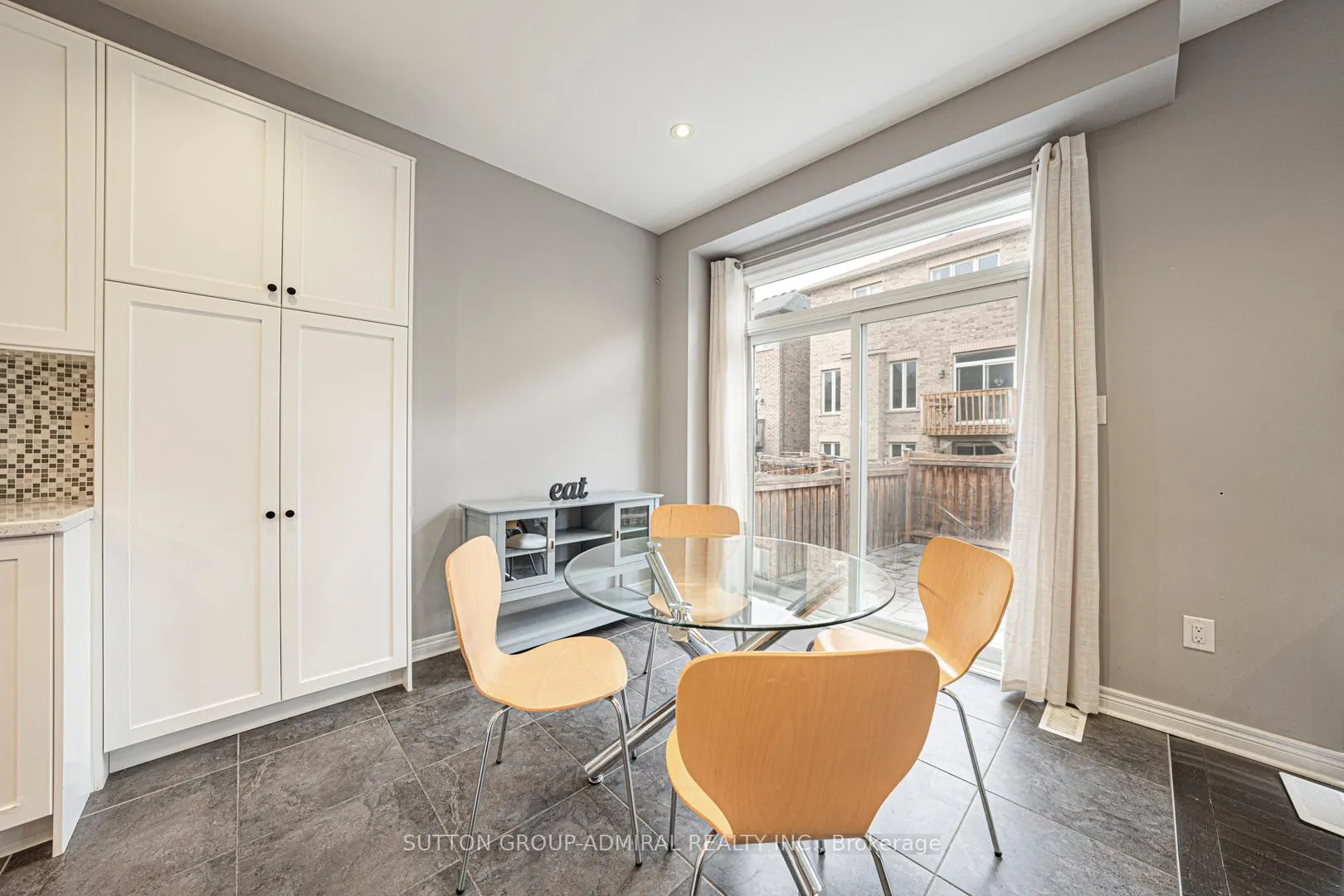 Photo 8 of 28 Manila Avenue, Markham, Berczy — HOMEH