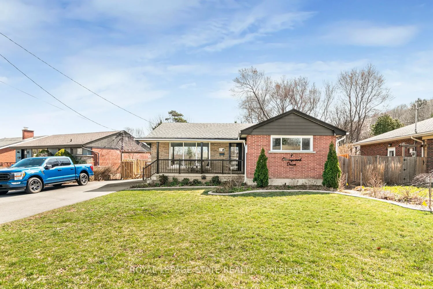 Photo 2 of 7 Cherrywood Drive, Hamilton, Stoney Creek — HOMEH