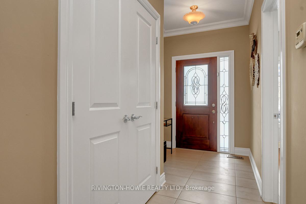 Photo 3 of 617 Meadowridge Circle, Ottawa, Carp — HOMEH