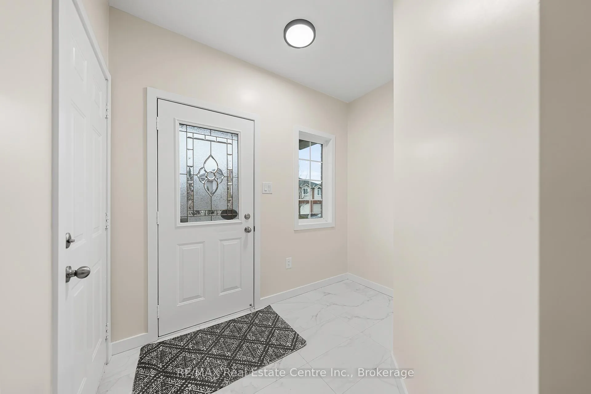 Photo 2 of 716A Karlsfeld Road, Waterloo — HOMEH