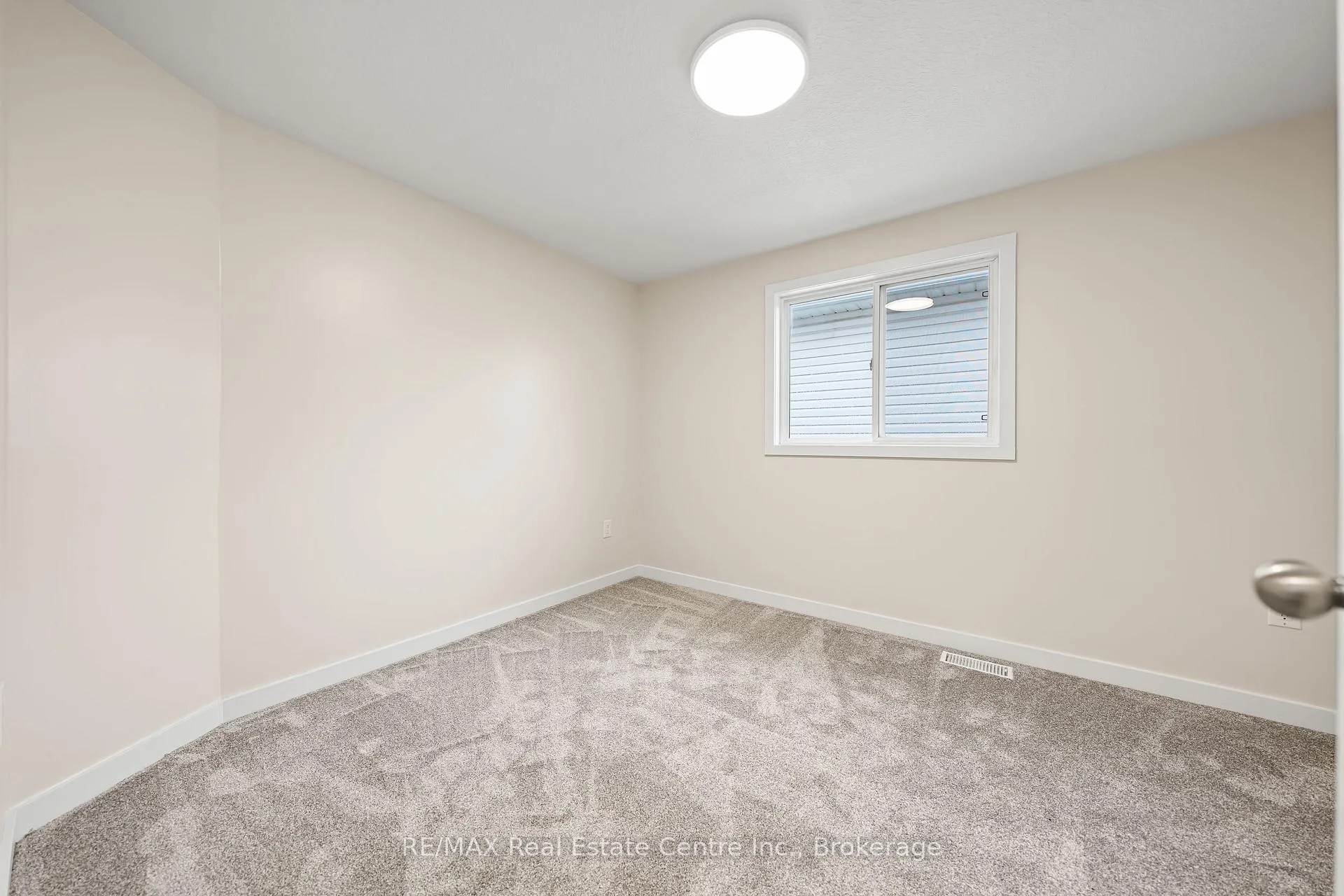 Photo 24 of 716A Karlsfeld Road, Waterloo — HOMEH