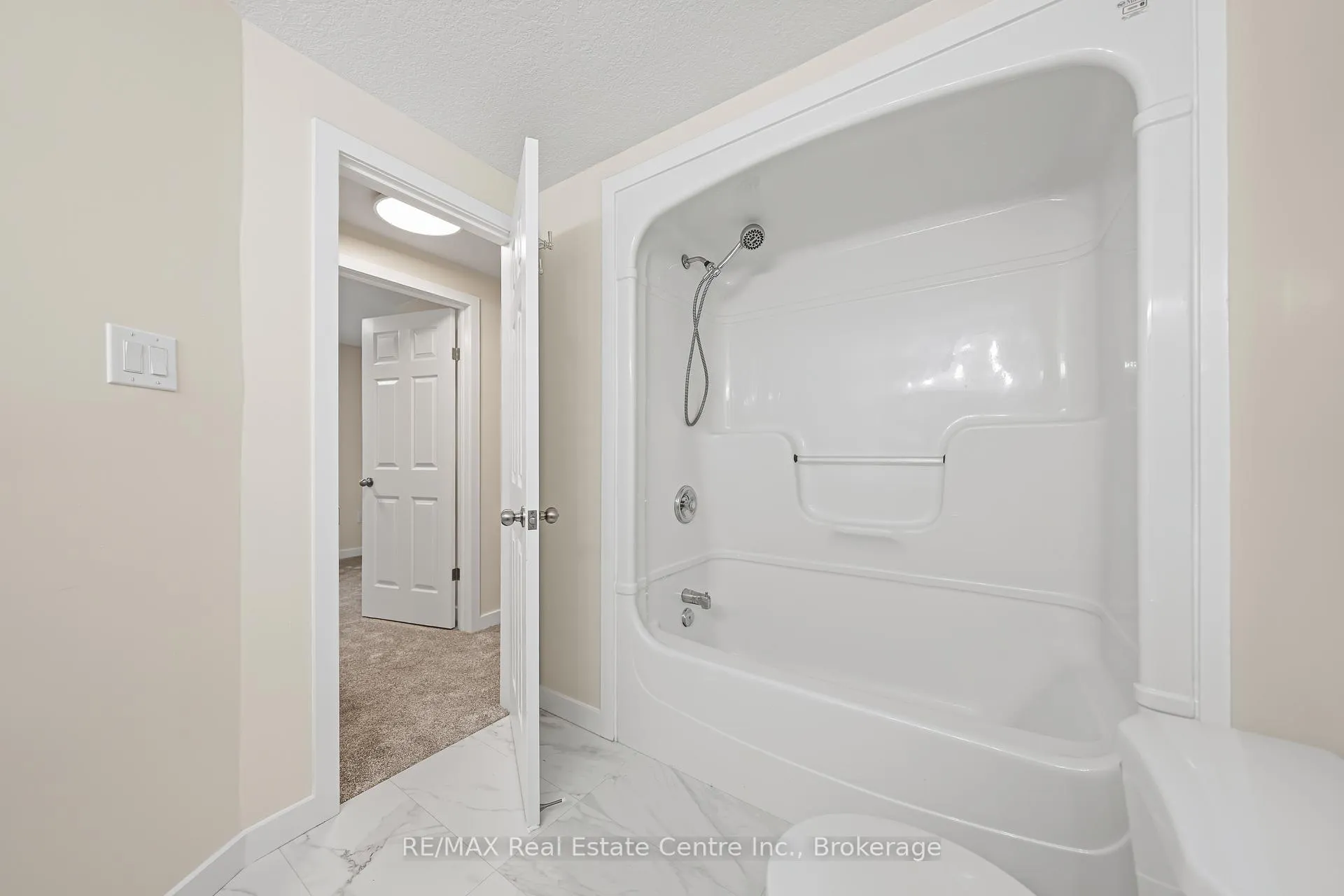 Photo 27 of 716A Karlsfeld Road, Waterloo — HOMEH