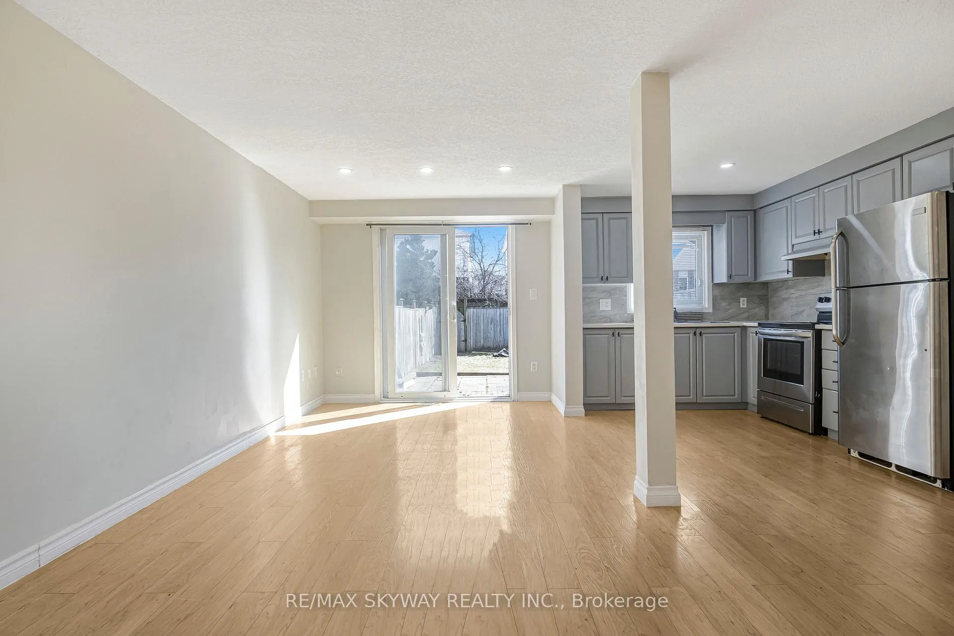 Photo 8 of 248 Activa Avenue, Kitchener, Larentian West — HOMEH