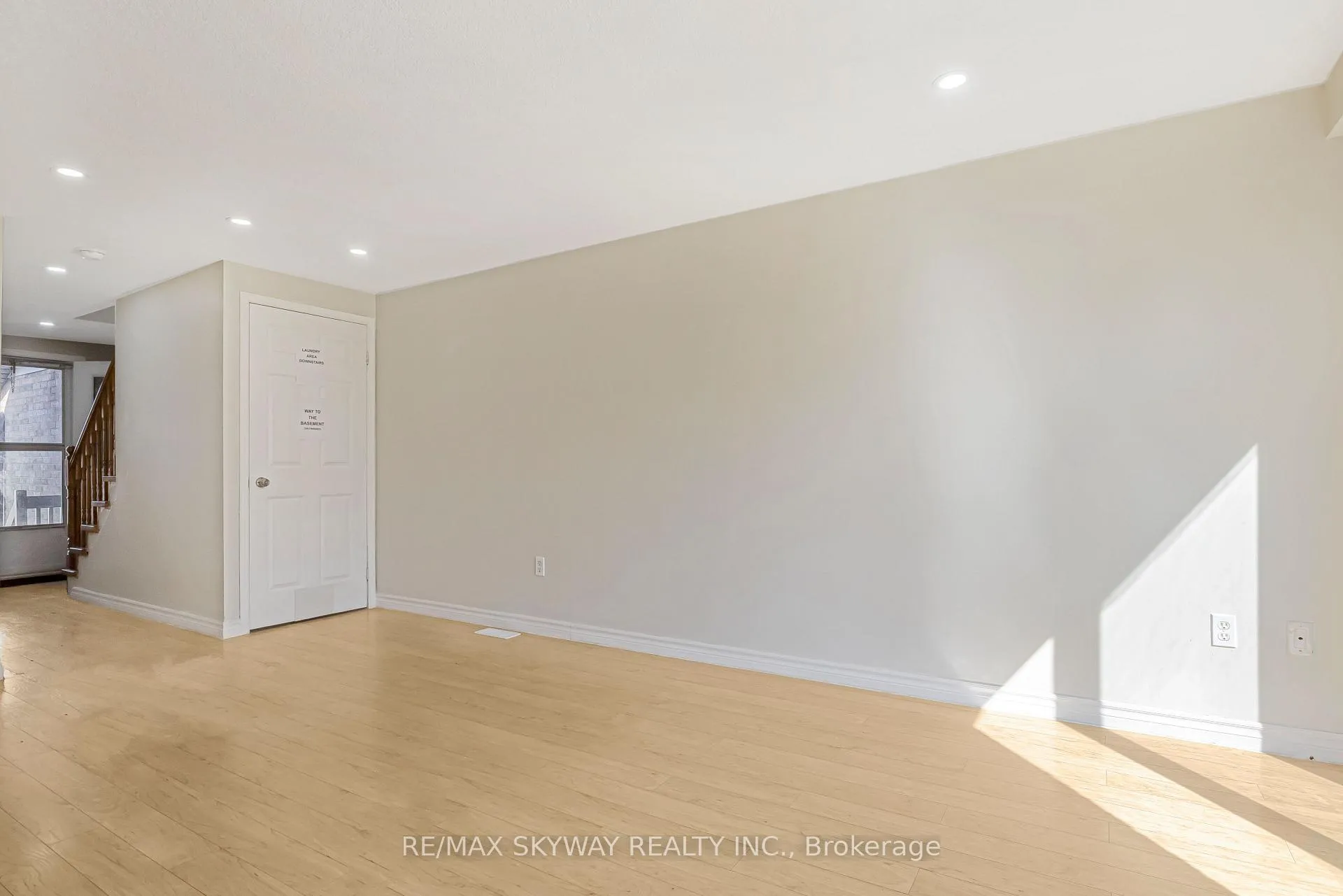 Photo 11 of 248 Activa Avenue, Kitchener, Larentian West — HOMEH