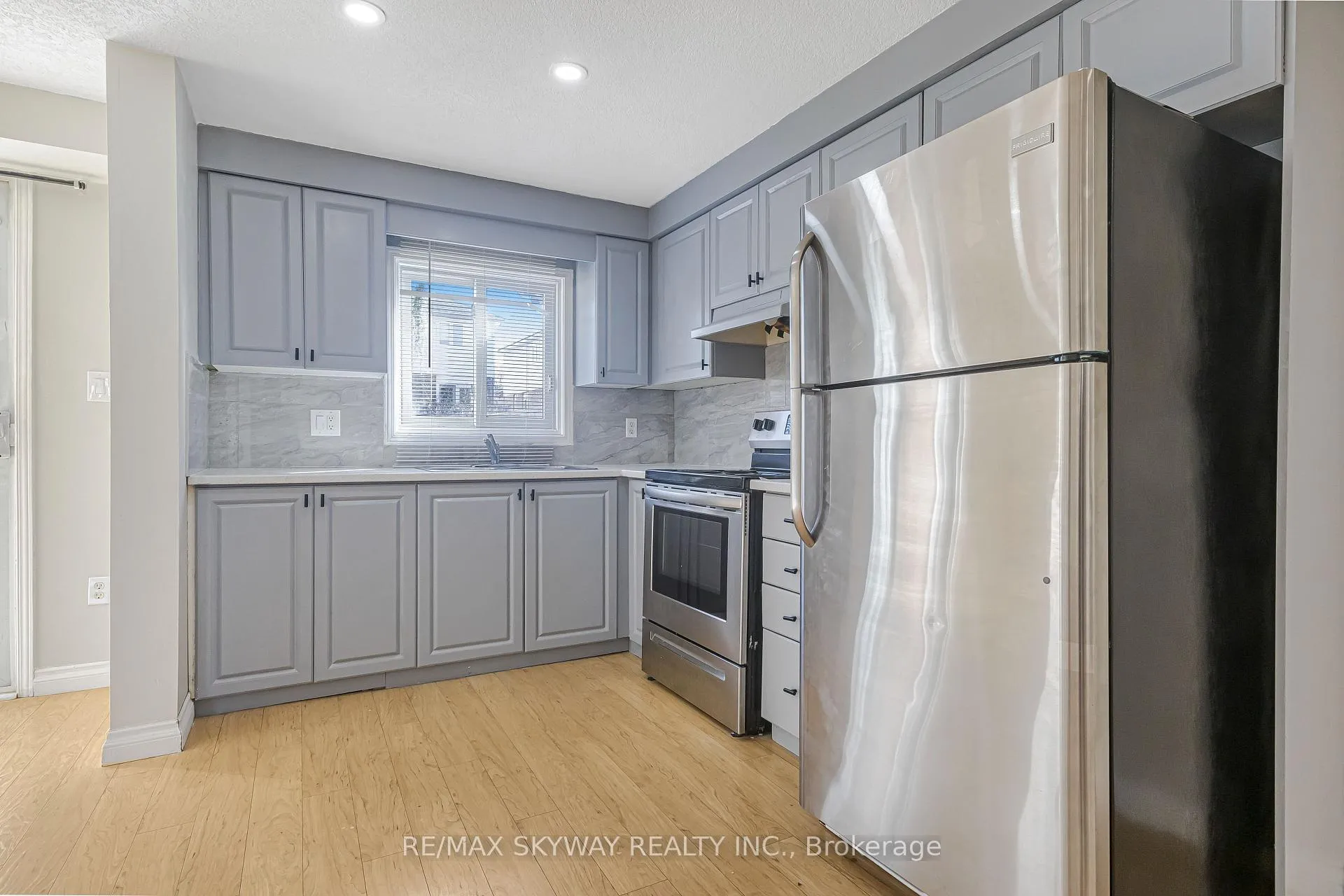 Photo 13 of 248 Activa Avenue, Kitchener, Larentian West — HOMEH