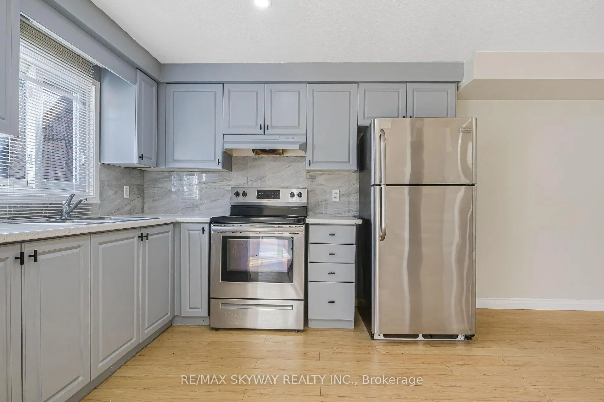 Photo 14 of 248 Activa Avenue, Kitchener, Larentian West — HOMEH