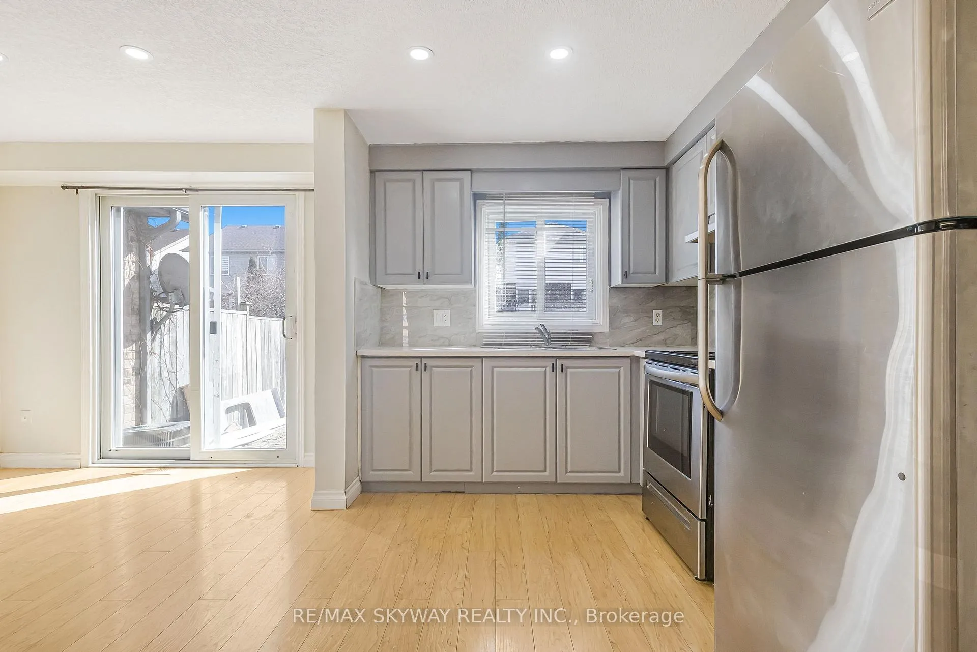 Photo 15 of 248 Activa Avenue, Kitchener, Larentian West — HOMEH
