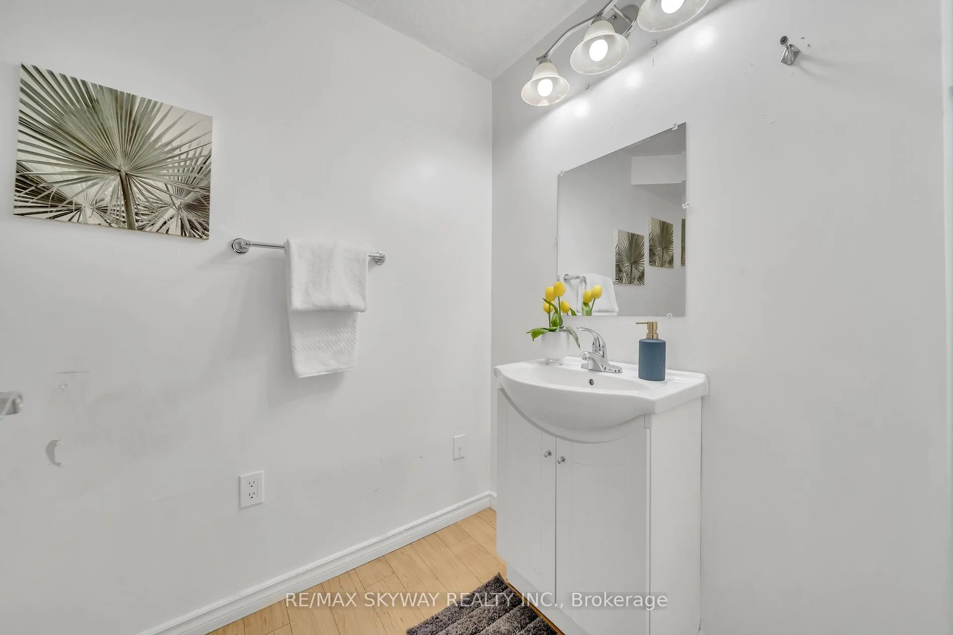 Photo 19 of 248 Activa Avenue, Kitchener, Larentian West — HOMEH