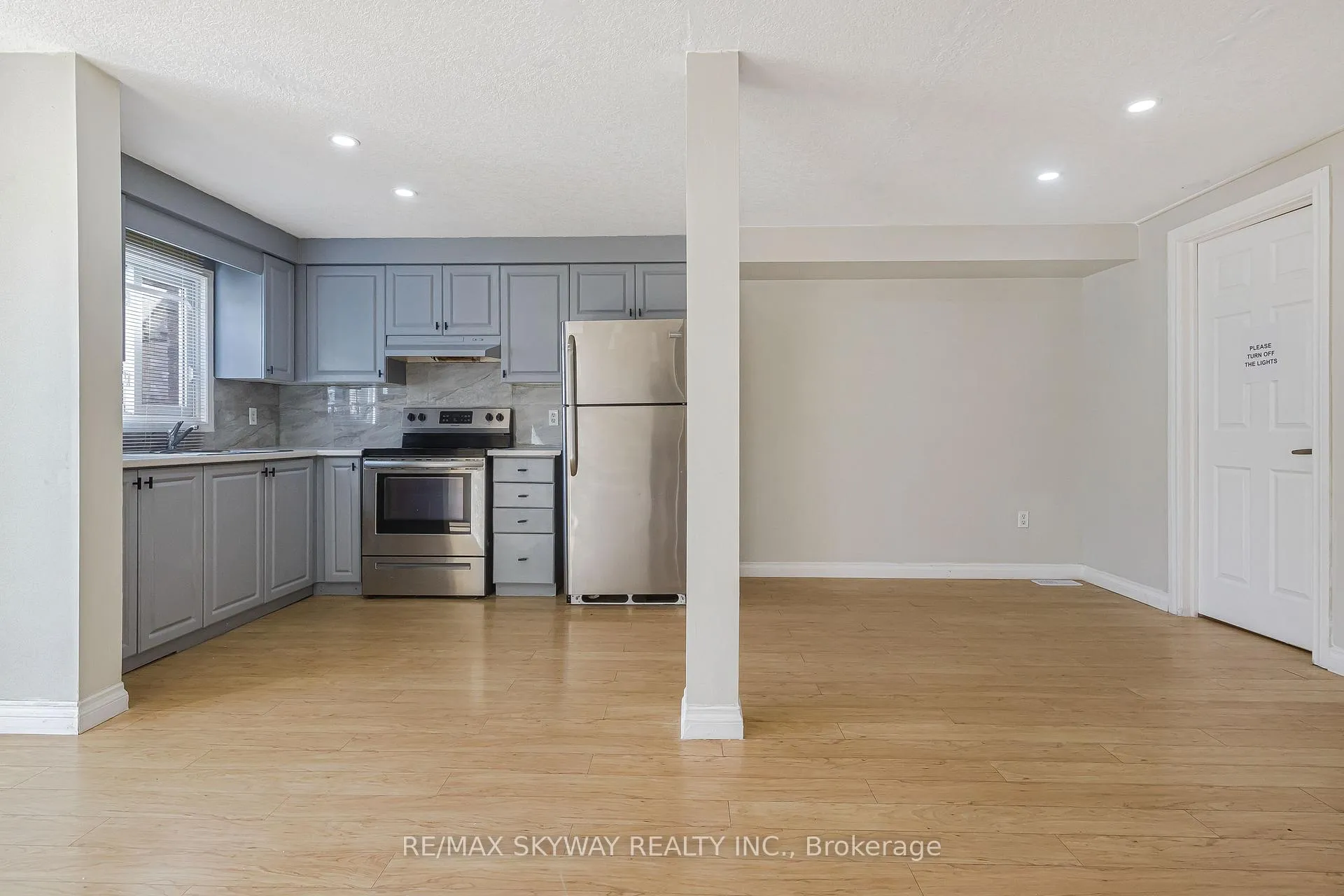 Photo 20 of 248 Activa Avenue, Kitchener, Larentian West — HOMEH