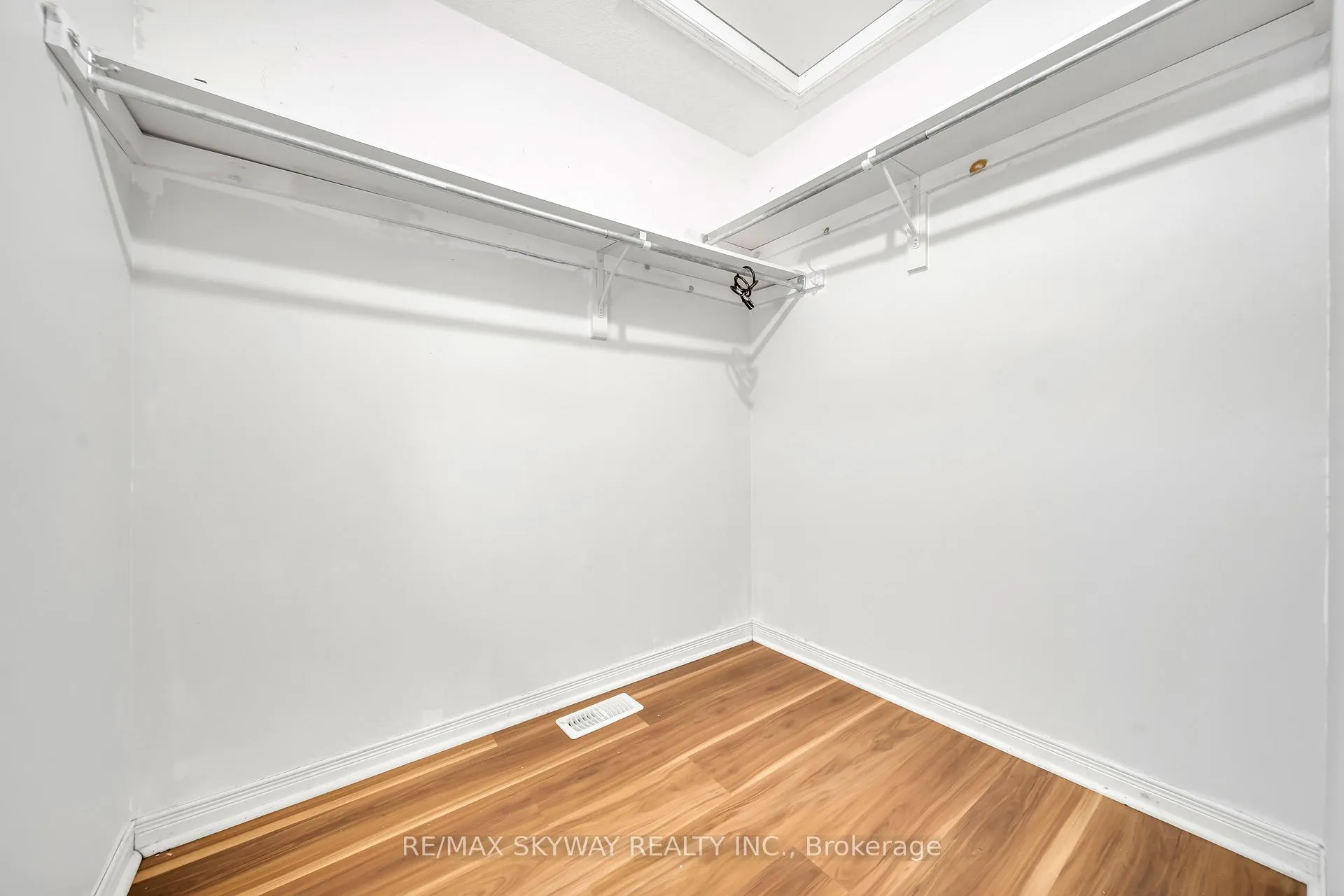 Photo 27 of 248 Activa Avenue, Kitchener, Larentian West — HOMEH