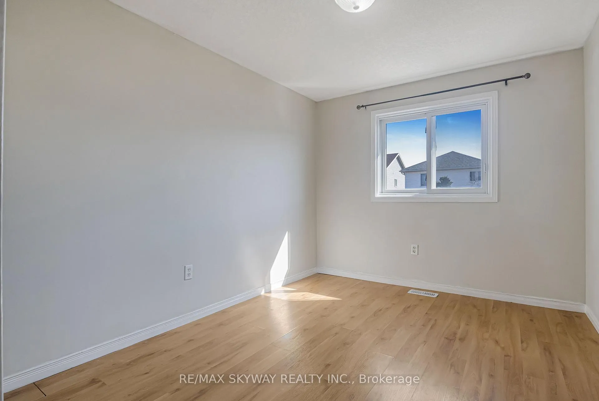 Photo 28 of 248 Activa Avenue, Kitchener, Larentian West — HOMEH