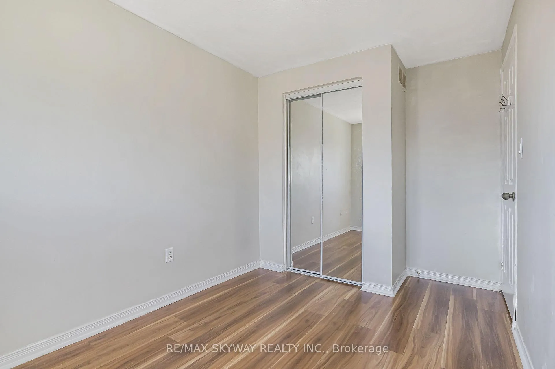 Photo 31 of 248 Activa Avenue, Kitchener, Larentian West — HOMEH
