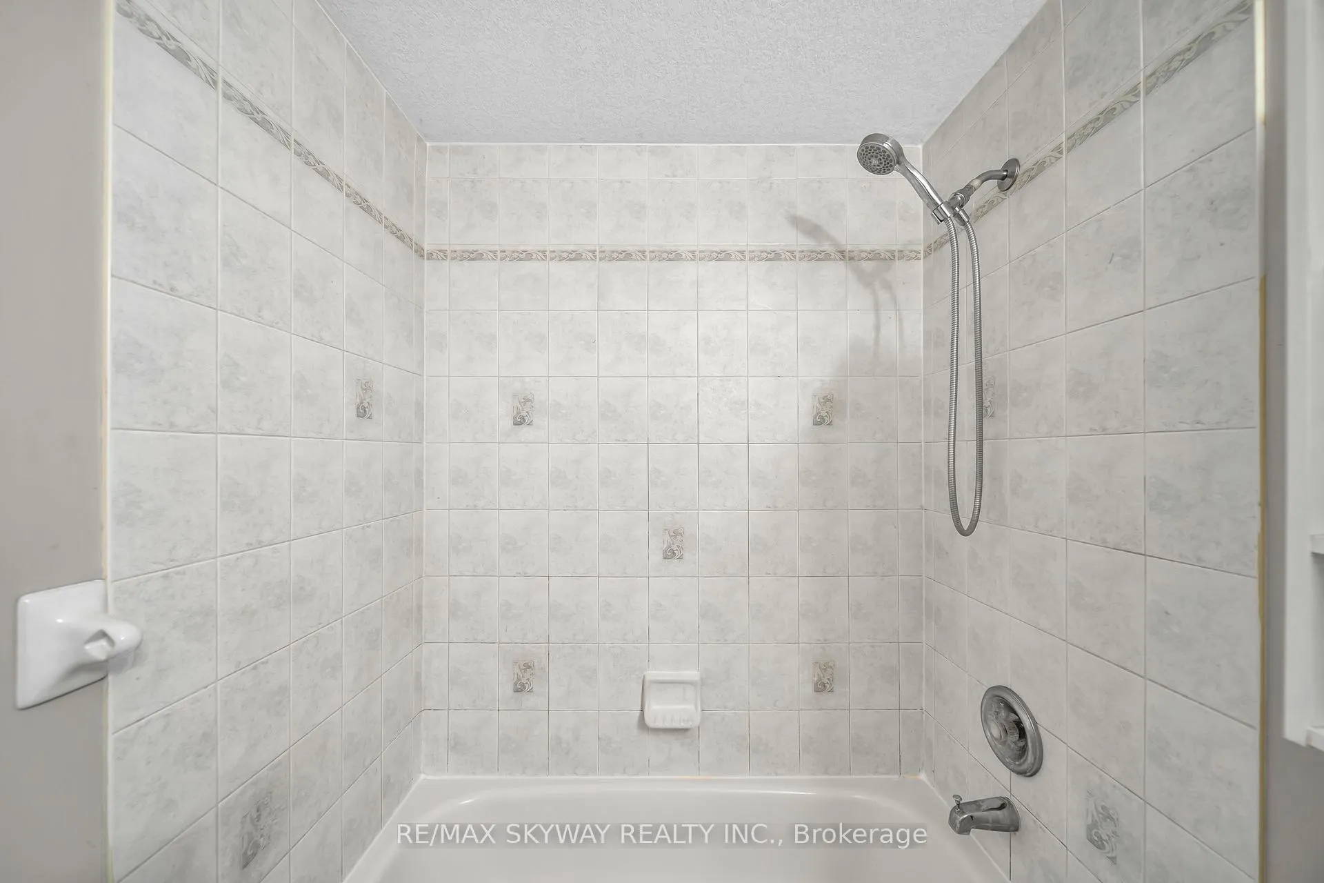 Photo 33 of 248 Activa Avenue, Kitchener, Larentian West — HOMEH