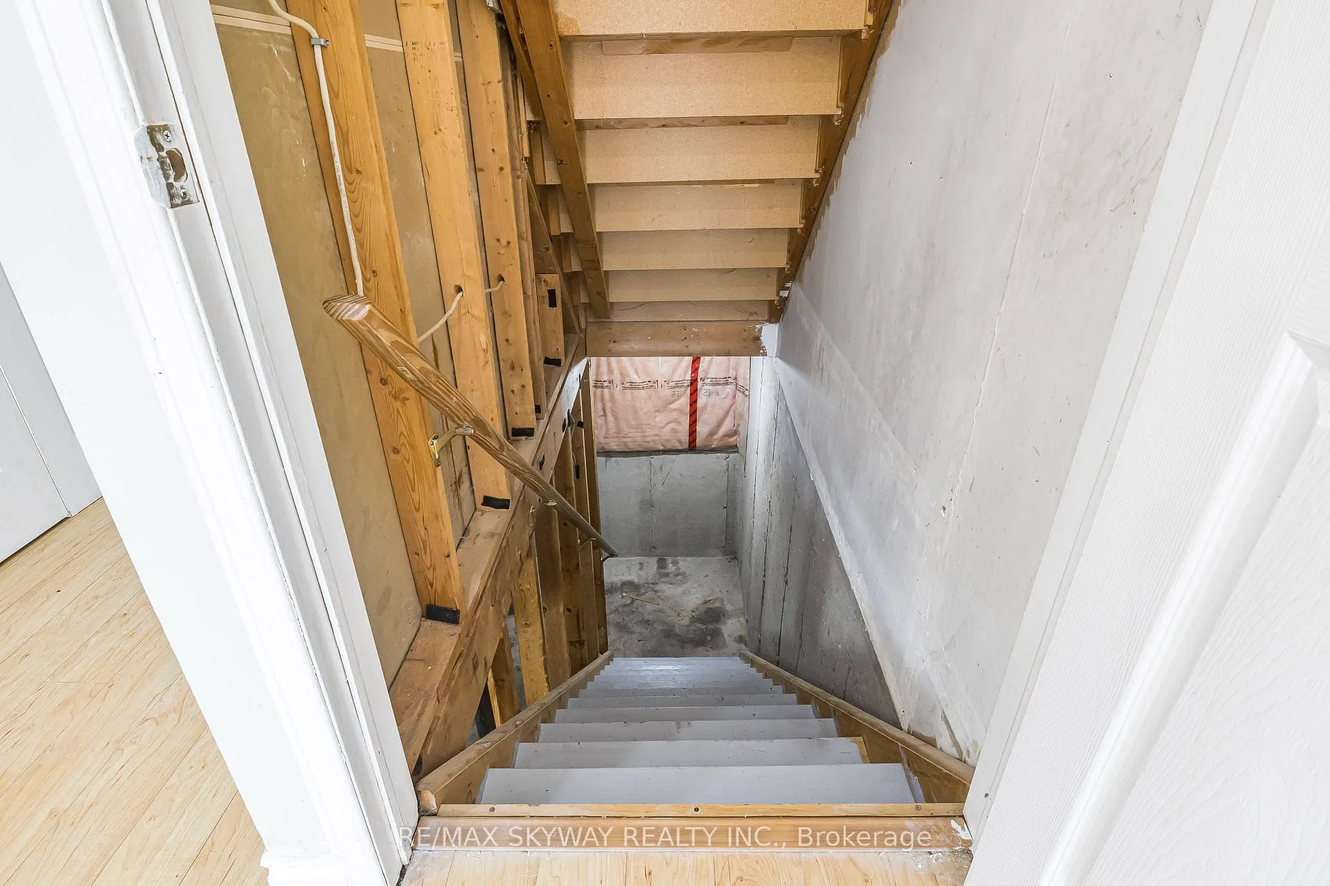 Photo 36 of 248 Activa Avenue, Kitchener, Larentian West — HOMEH
