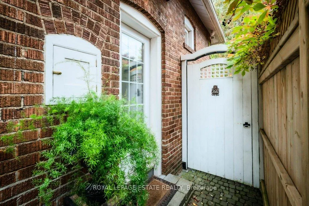 Photo 24 of 314 Scarborough Road, Toronto, East End-Danforth — HOMEH