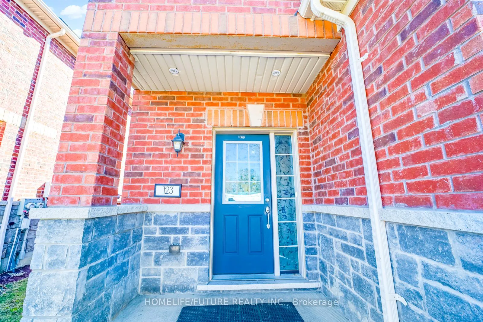 Photo 5 of 123 Underwood Drive, Whitby, Brooklin — HOMEH