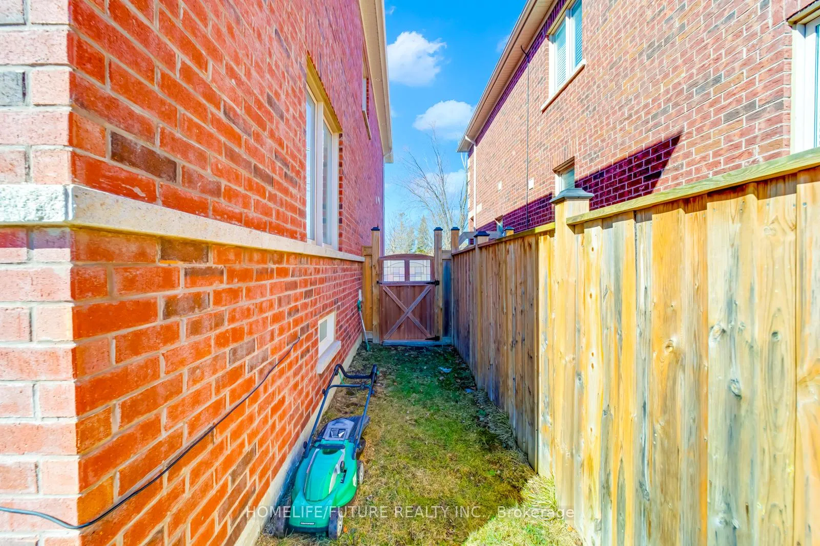 Photo 33 of 123 Underwood Drive, Whitby, Brooklin — HOMEH