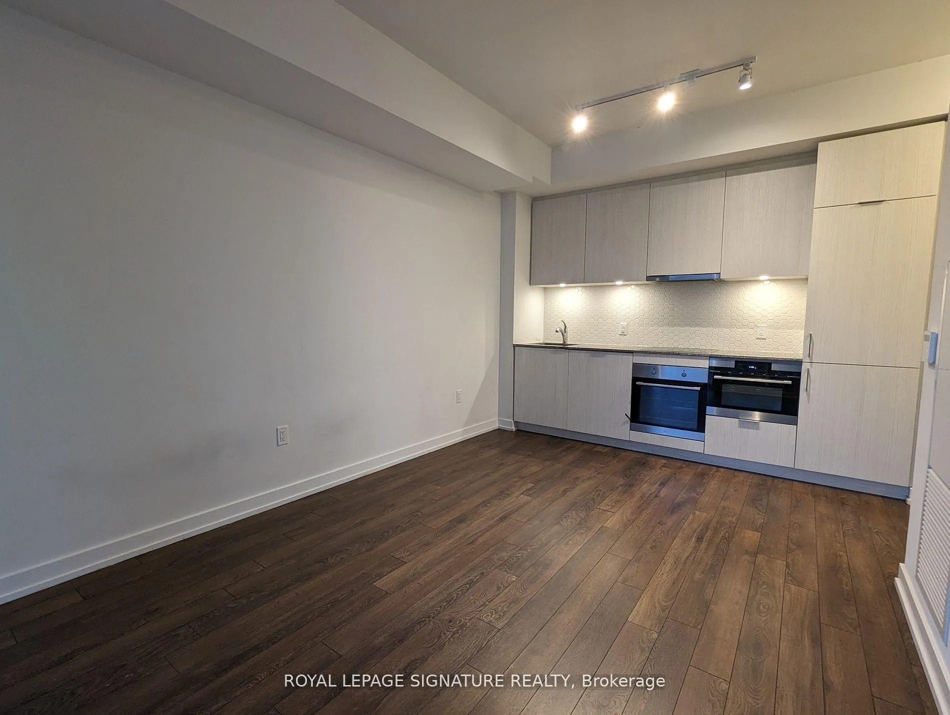 Photo 3 of Unit 2017, 158 Front Street E, Toronto, Moss Park — HOMEH