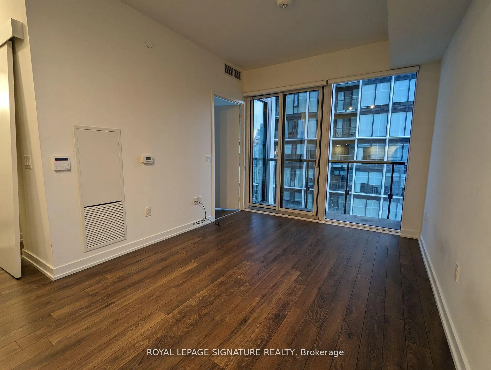 Photo 4 of Unit 2017, 158 Front Street E, Toronto, Moss Park — HOMEH