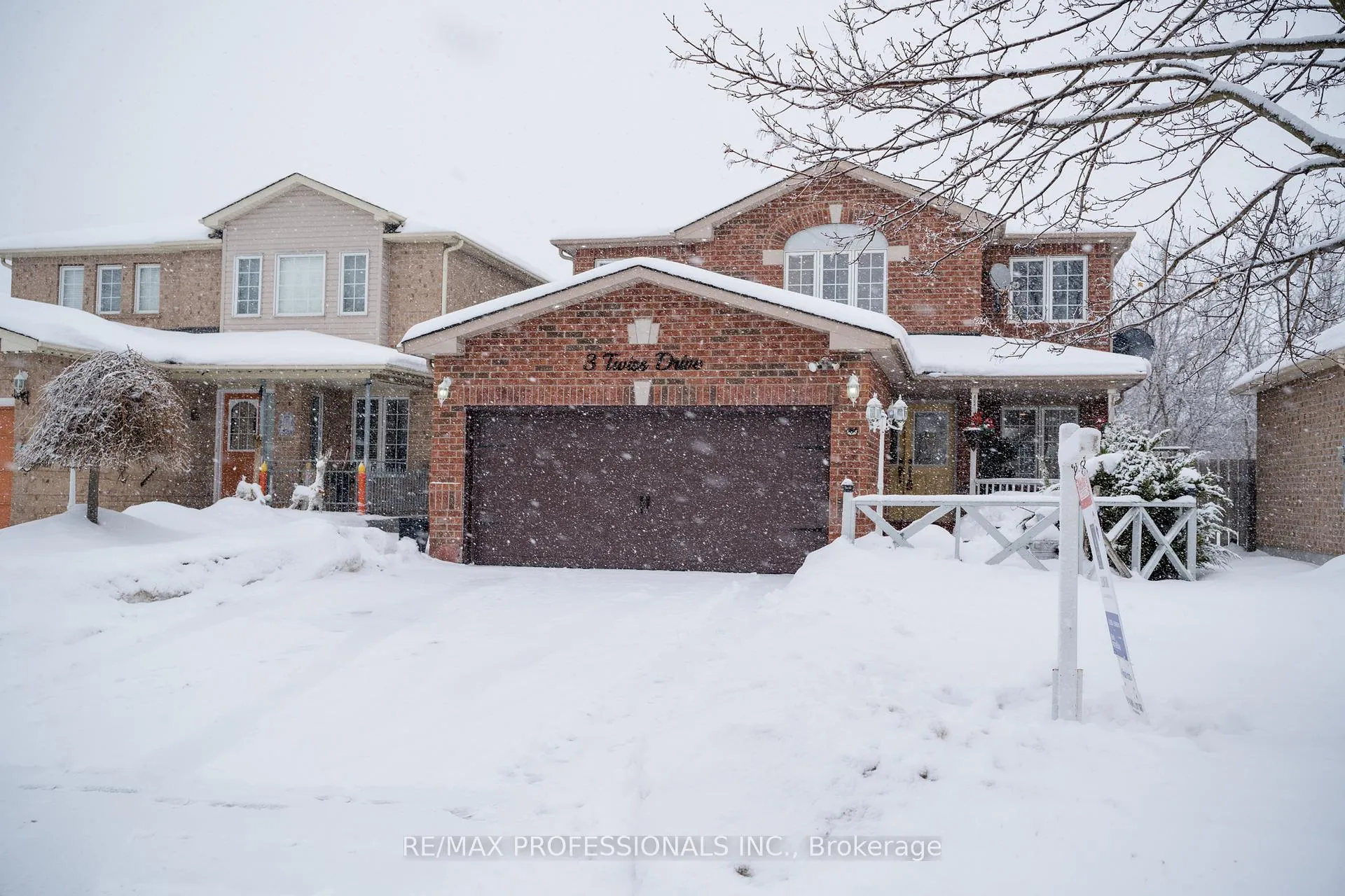 Photo 1 of 3 Twiss Drive, Barrie, Holly — HOMEH
