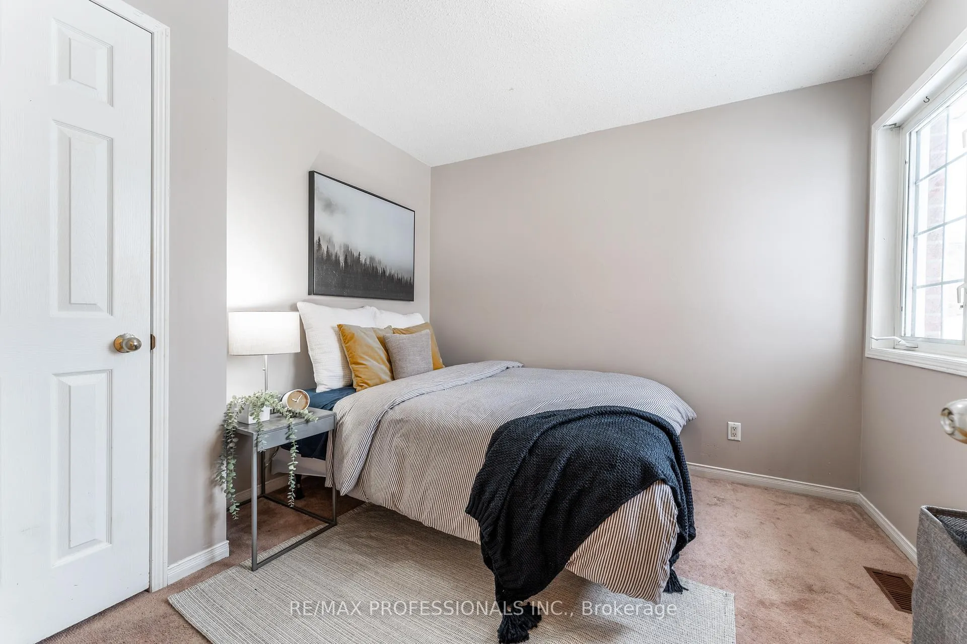Photo 21 of 3 Twiss Drive, Barrie, Holly — HOMEH
