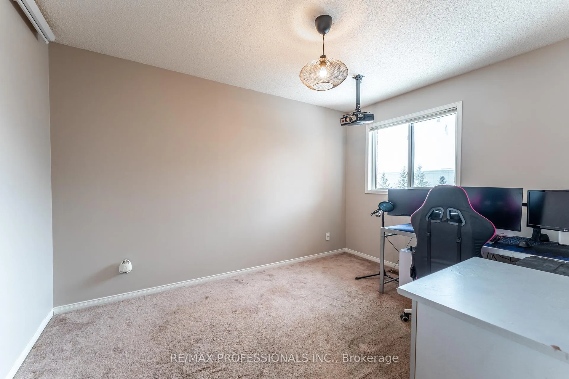Photo 22 of 3 Twiss Drive, Barrie, Holly — HOMEH