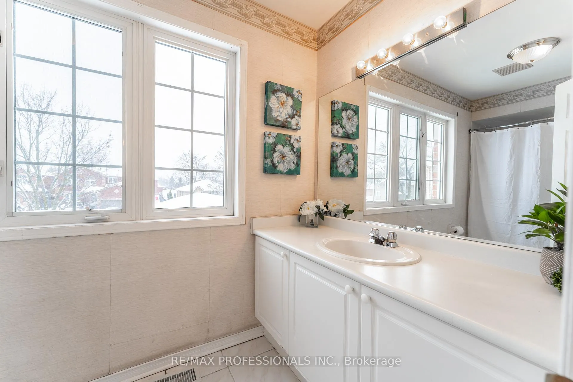 Photo 23 of 3 Twiss Drive, Barrie, Holly — HOMEH