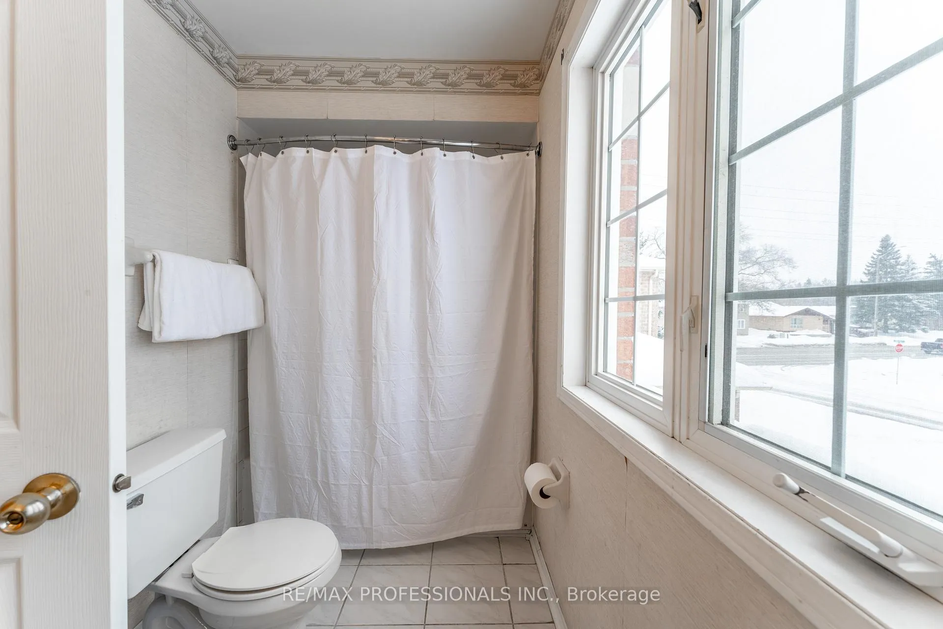 Photo 24 of 3 Twiss Drive, Barrie, Holly — HOMEH