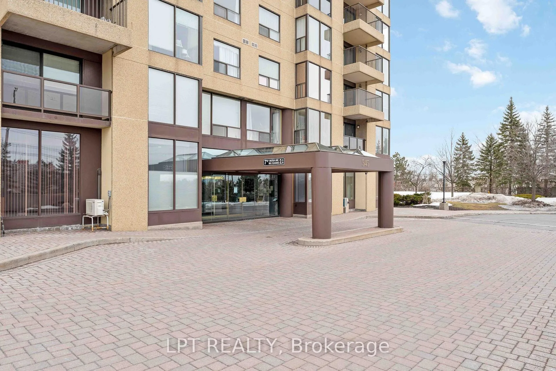 Photo 2 of Unit 2806, 545 St Laurent Boulevard, Ottawa, Viscount Alexander Park — HOMEH