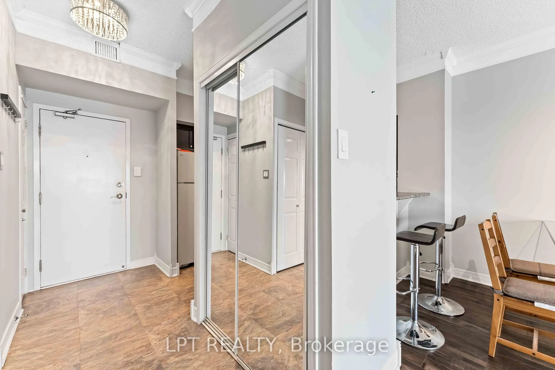 Photo 4 of Unit 2806, 545 St Laurent Boulevard, Ottawa, Viscount Alexander Park — HOMEH