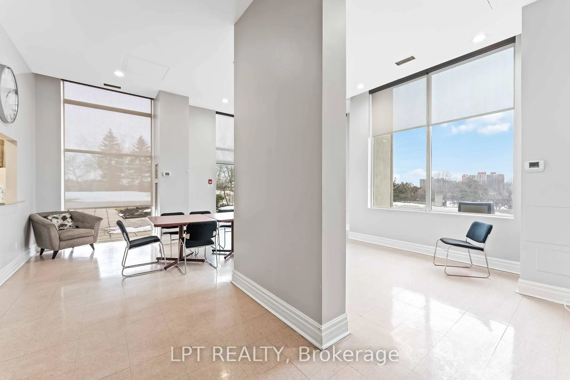 Photo 10 of Unit 2806, 545 St Laurent Boulevard, Ottawa, Viscount Alexander Park — HOMEH