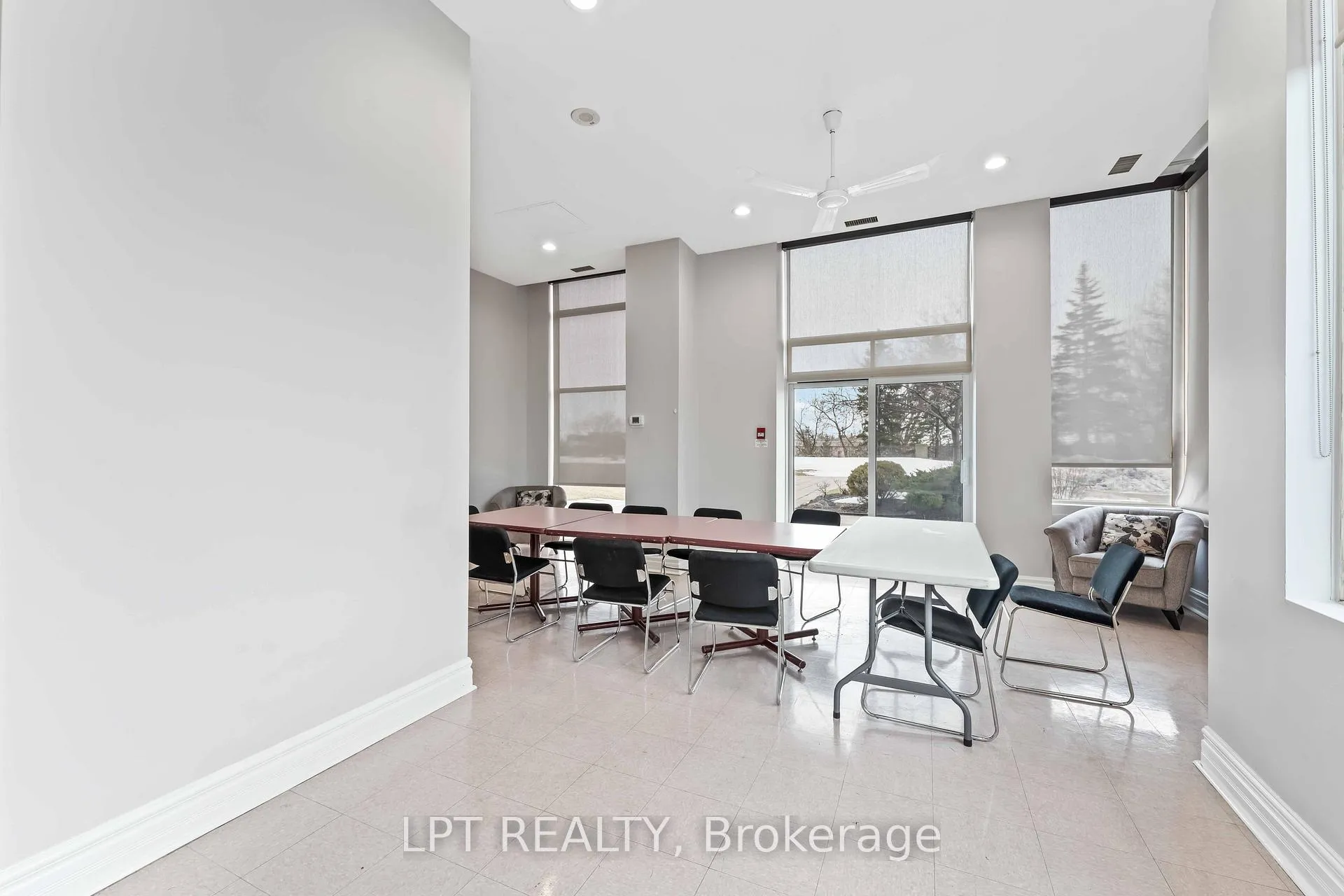 Photo 11 of Unit 2806, 545 St Laurent Boulevard, Ottawa, Viscount Alexander Park — HOMEH
