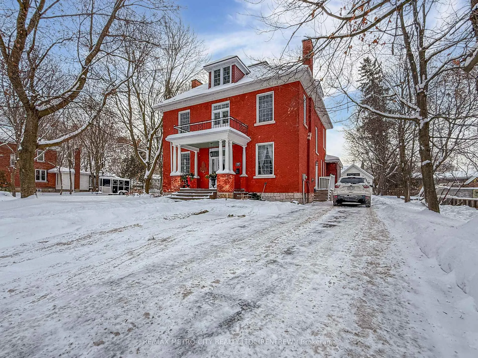 Photo 3 of 298 Barr Street, Renfrew — HOMEH